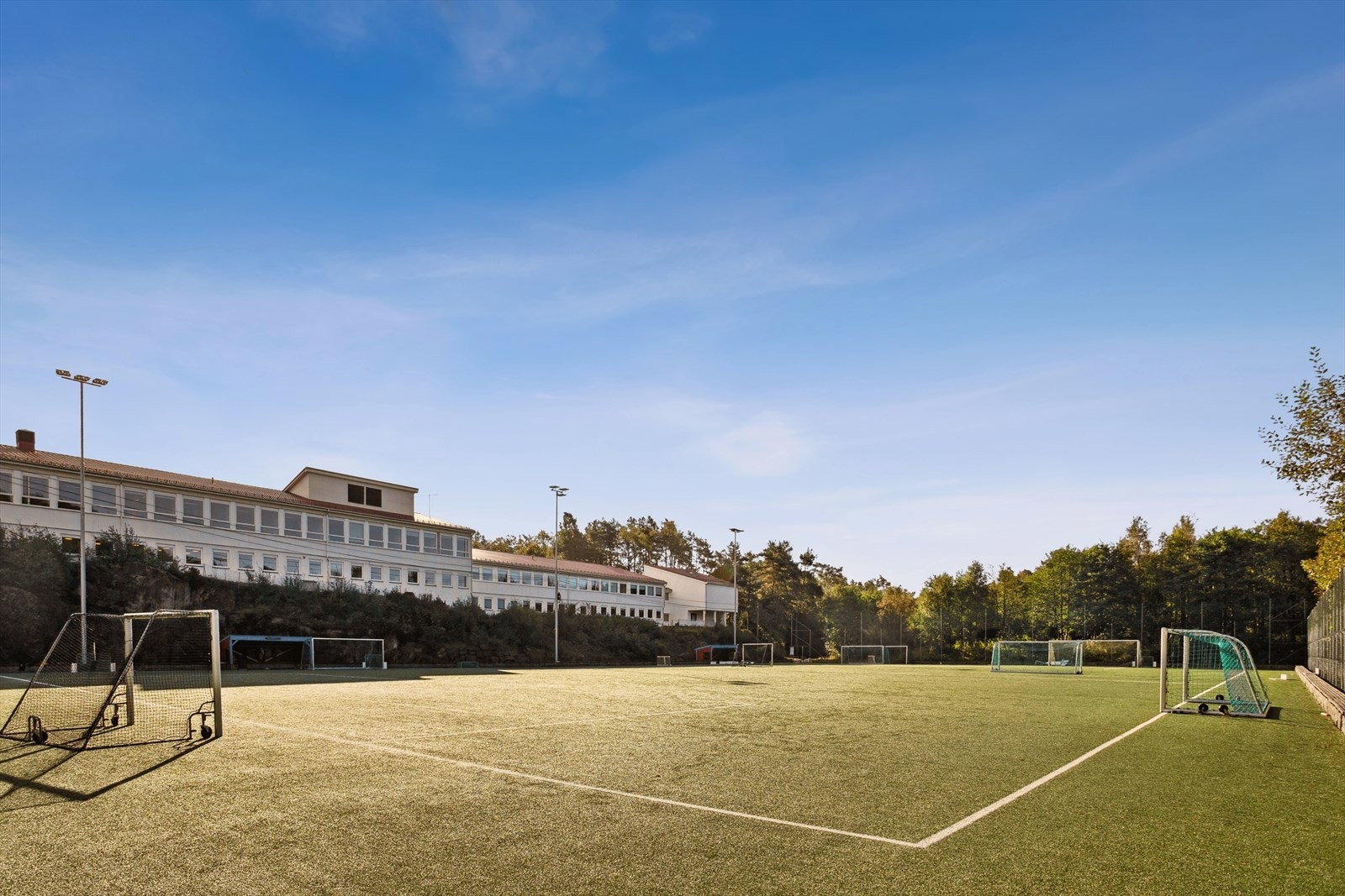Det er kort gangavstand til Bønes skole. Galleribilde