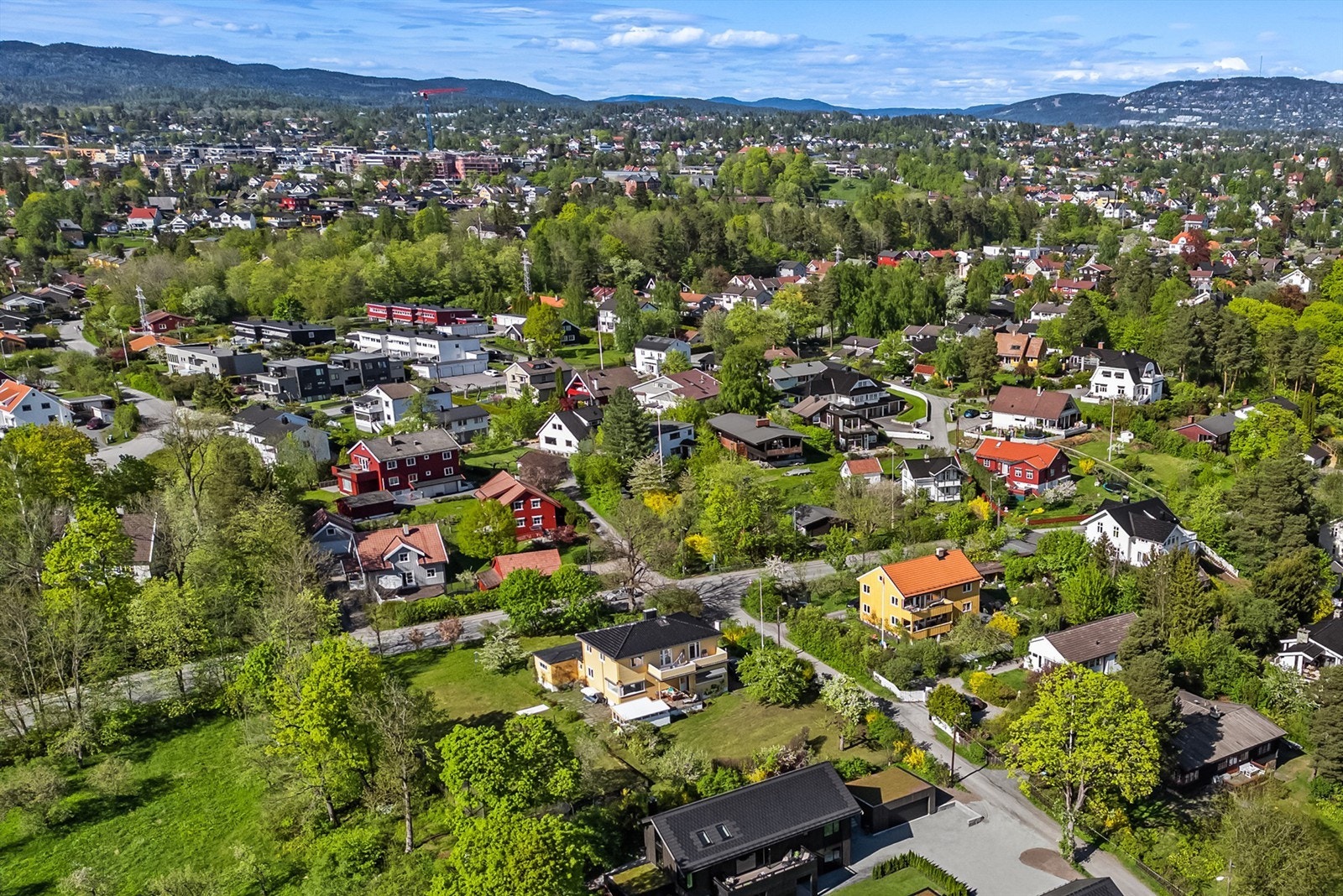 Eiendommen ligger sentralt på Stabekk med gangavstand til Stabekk sentrum, tog og buss Galleribilde
