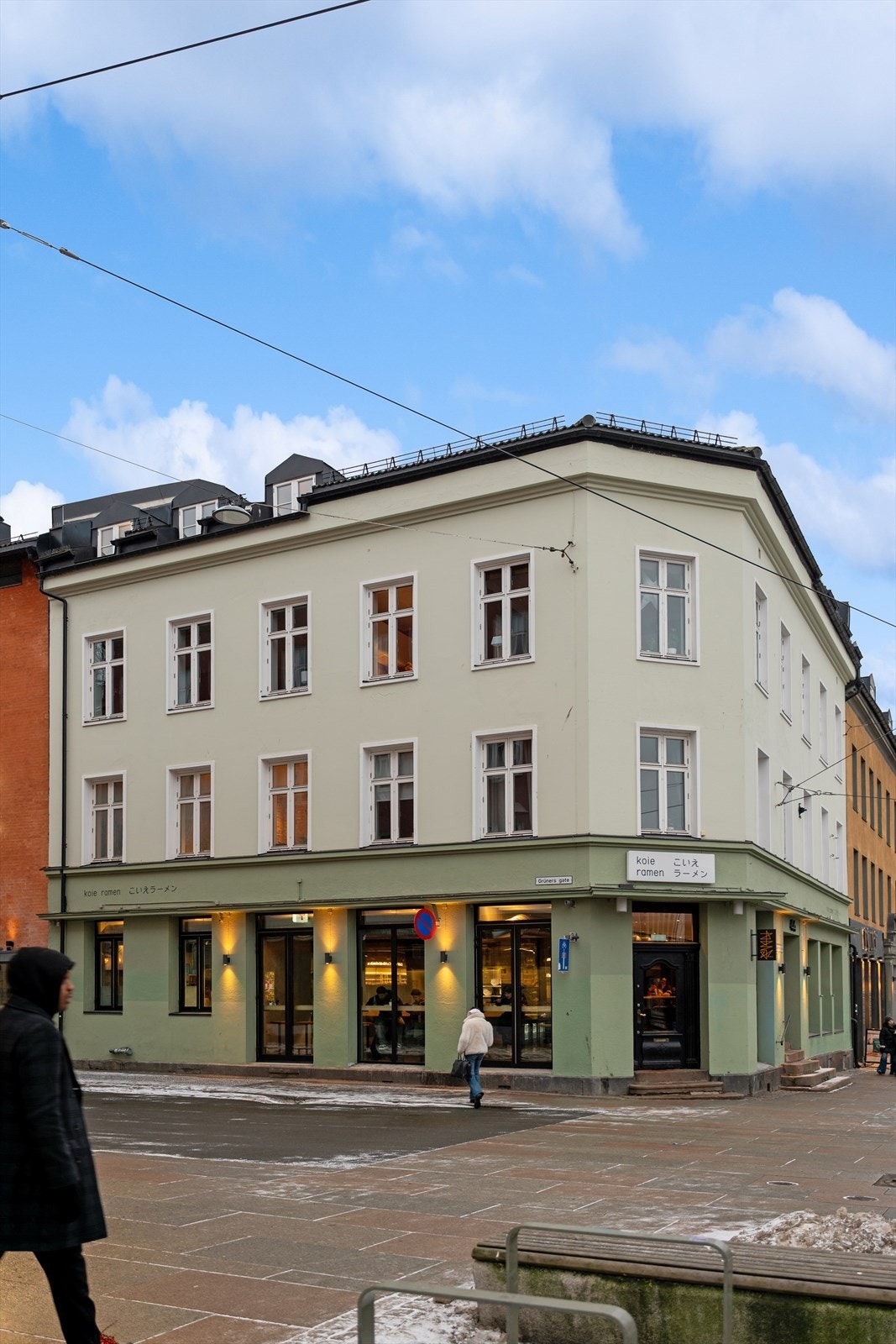 Leiligheten ligger sentralt ved Olaf Ryes plass, og med kollektivtransportmulighetene kommer du deg over alt i byen. Galleribilde