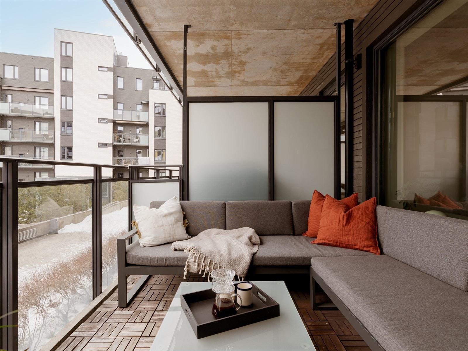 Med både syd- og vestvendt orientering får du svært gode solforhold gjennom store deler av dagen. Galleribilde