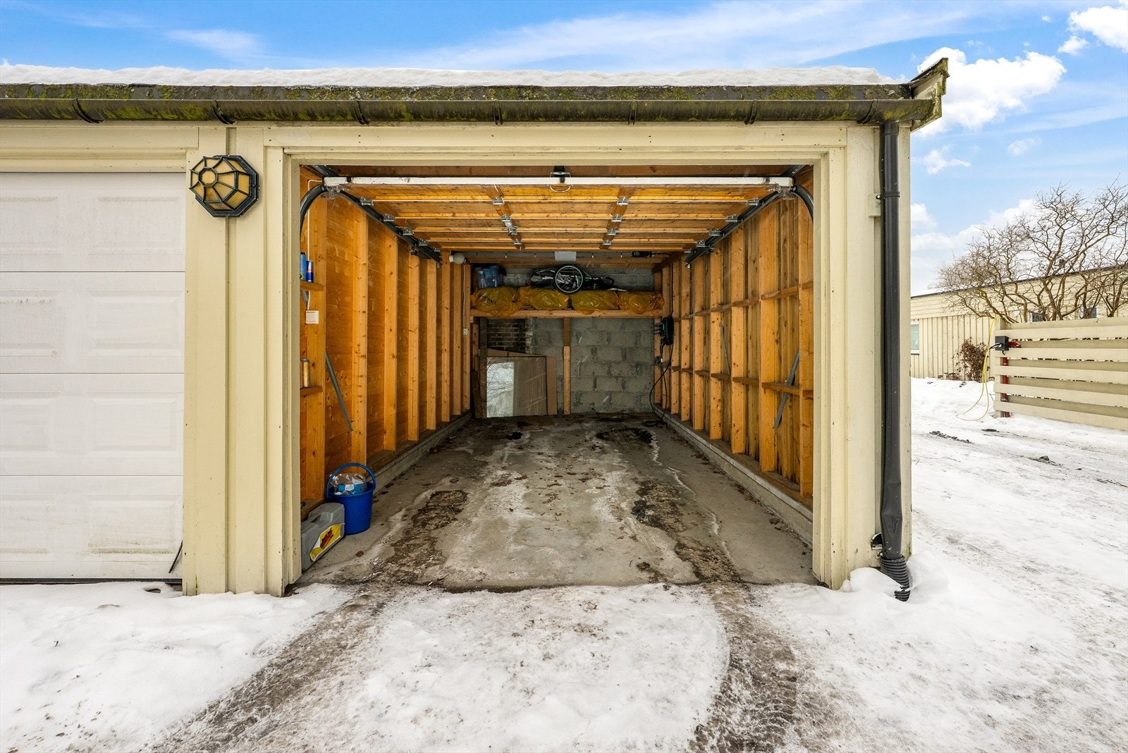 Garasjeplass medfølger med lader til elbil. Galleribilde