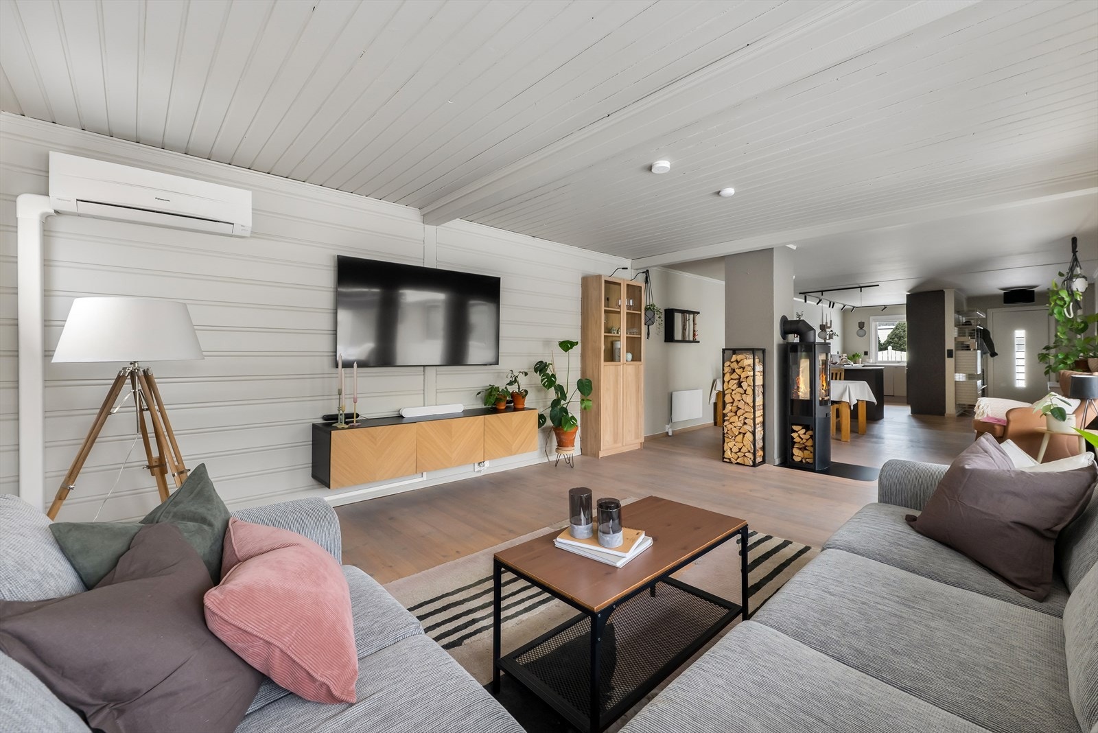 Luft-til-luft varmepumpe gir energieffektiv oppvarming i stuen. Galleribilde