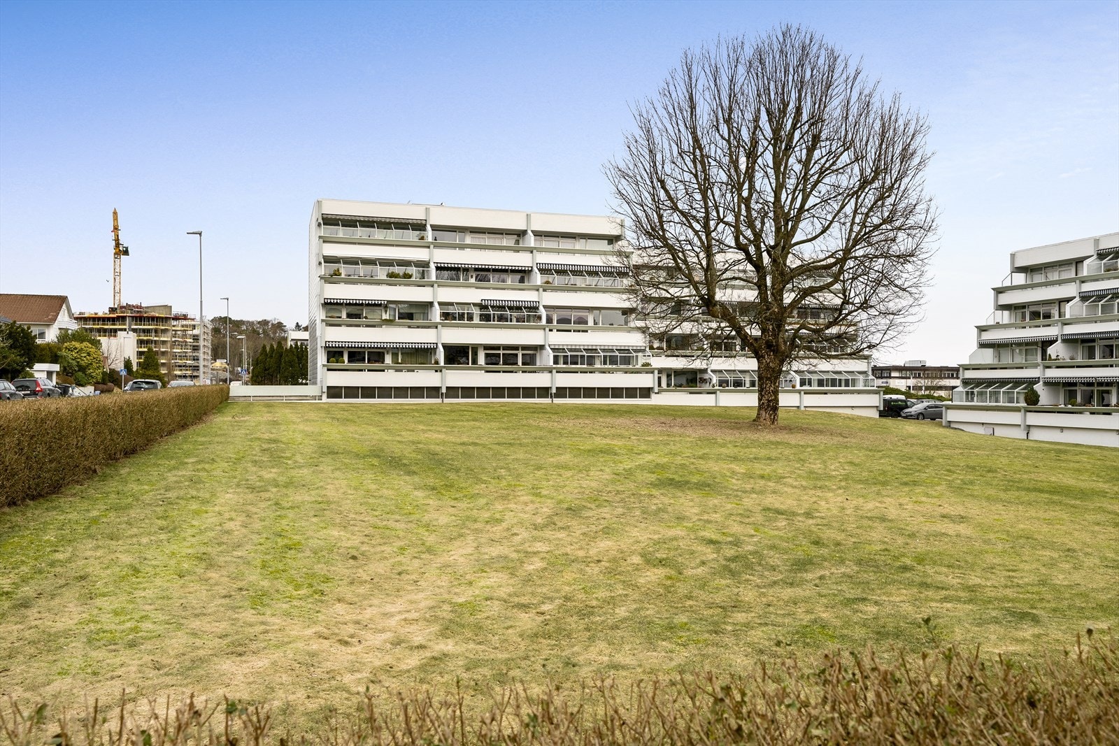 Luftig og grønt utsyn fra balkongen. Galleribilde