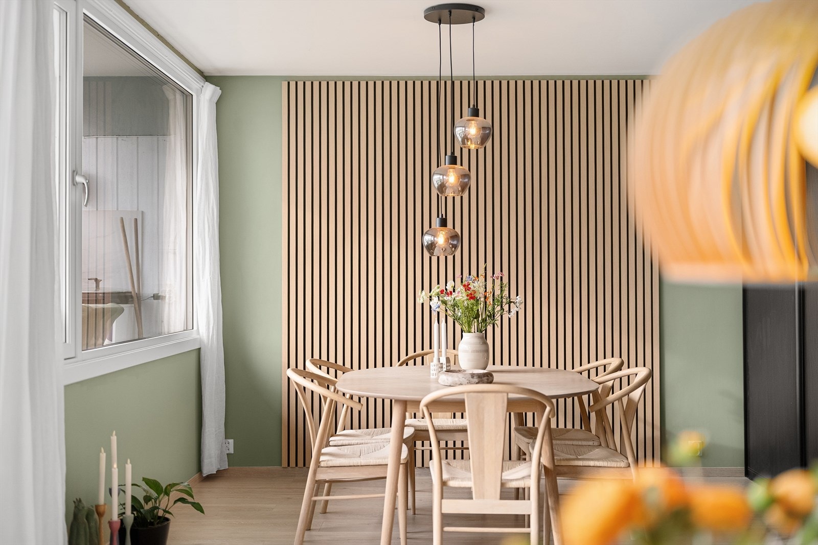 Dette gir en helt annen romfølelse og løfter opplevelsen av boligens sosiale sone betraktelig. Galleribilde