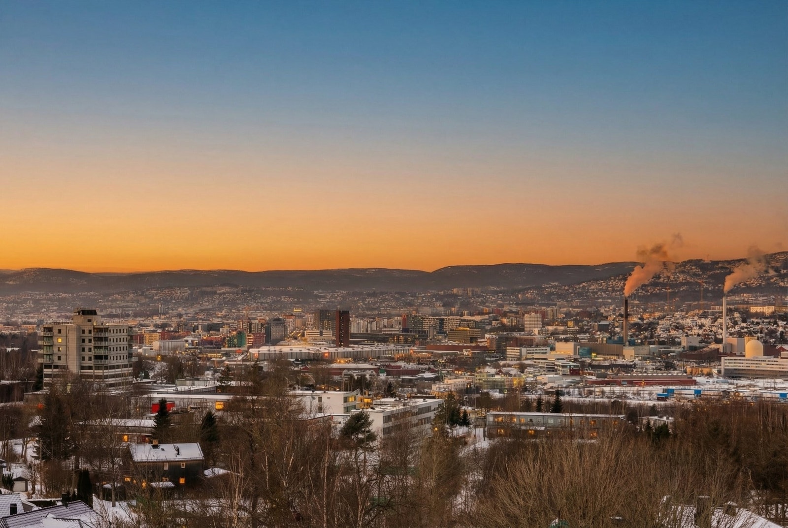Fra leiligheten har du en flott utsikt over Groruddalen og åsene i det fjerne. Galleribilde