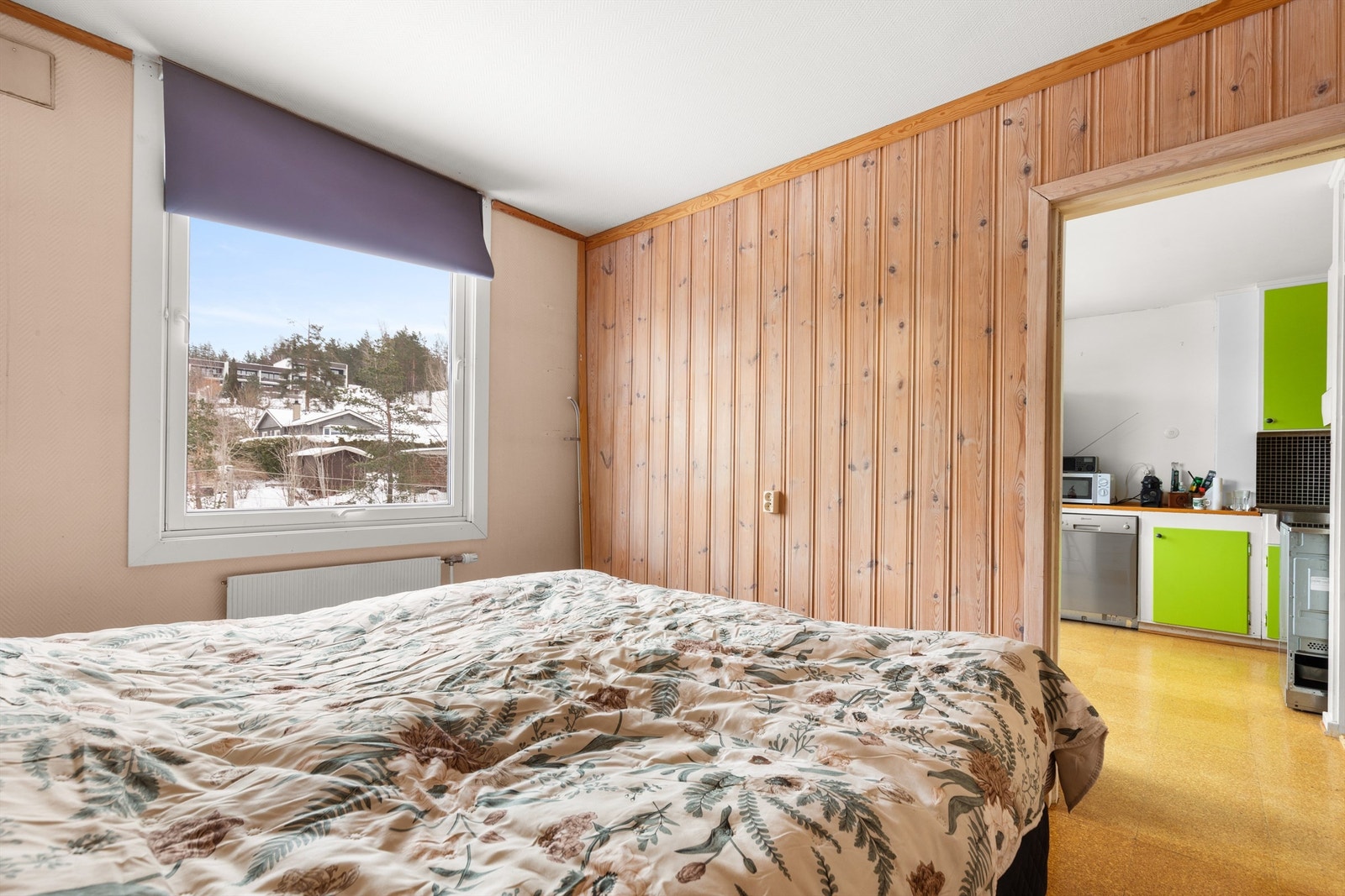 Første soverom ligger praktisk til i leiligheten, med adkomst fra kjøkkenet. Galleribilde