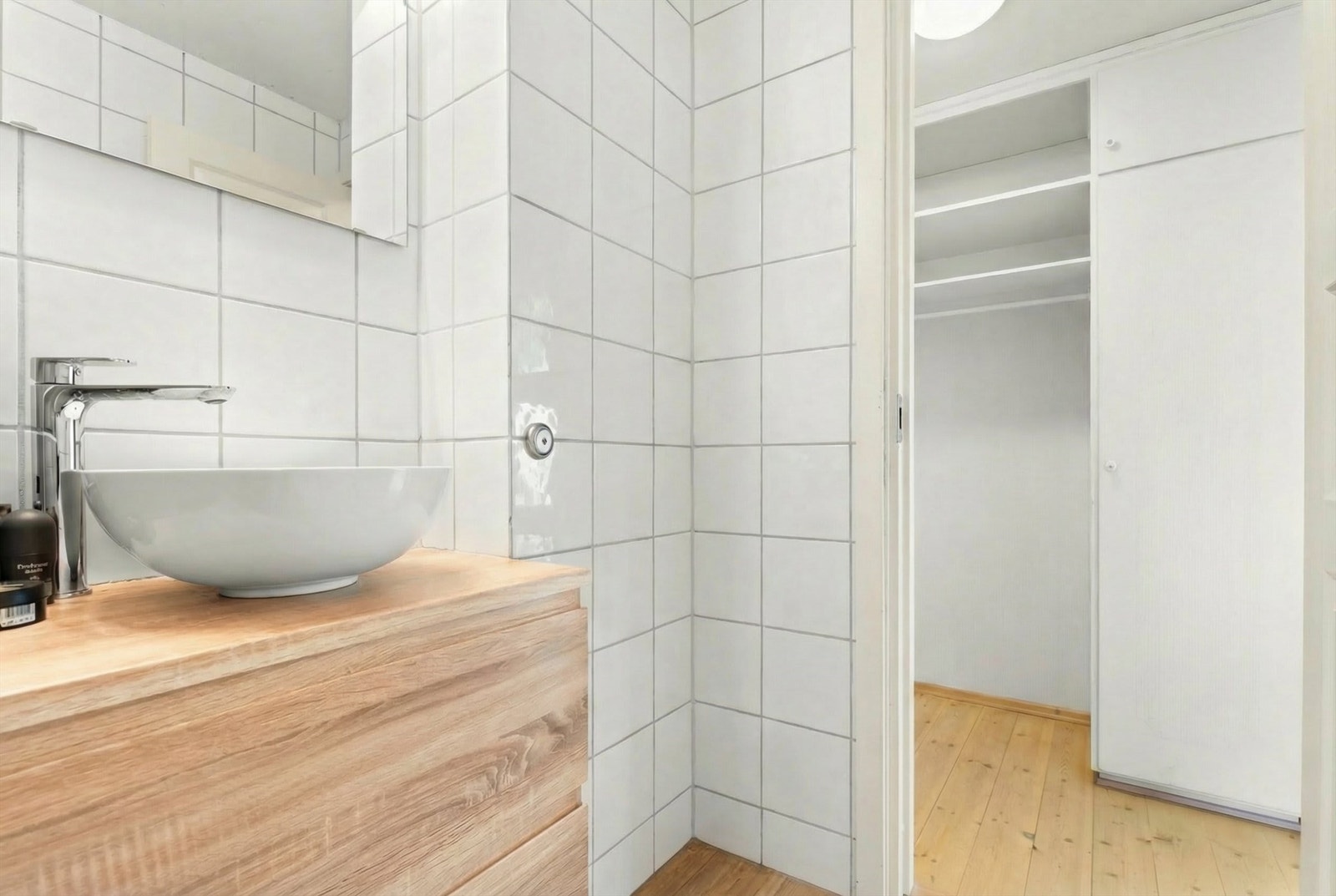 Badet har adkomst fra entré. Galleribilde