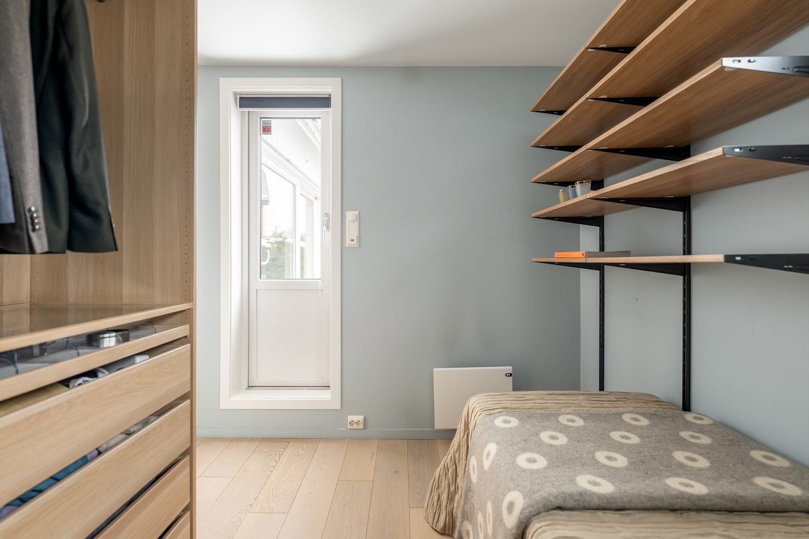 Fra dette soverommet er det også direkte utgang til den store terrassen på 40 m². Galleribilde