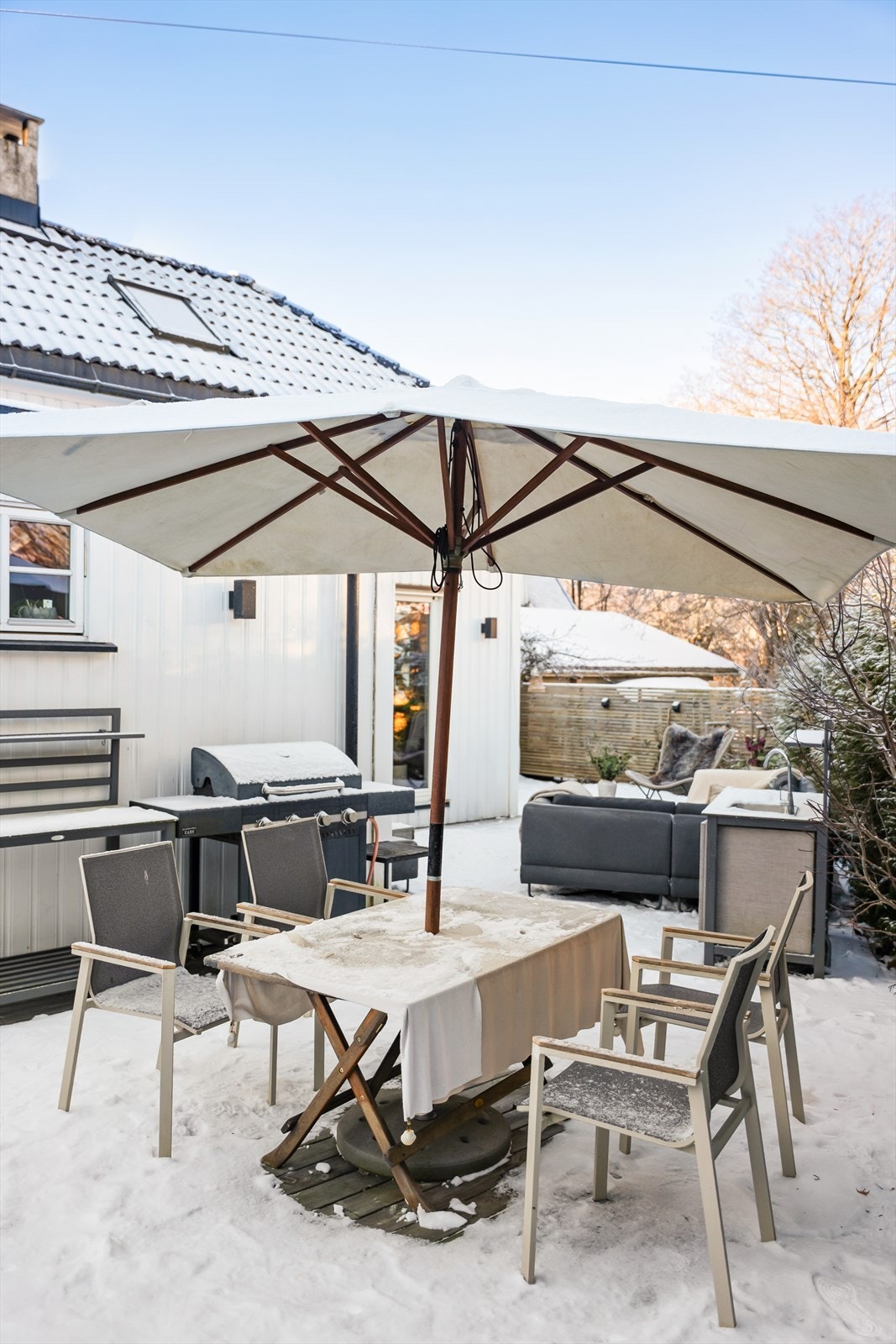 Her kan man samle venner og familie til hyggelige lag gjennom hele sommerhalvåret. Galleribilde