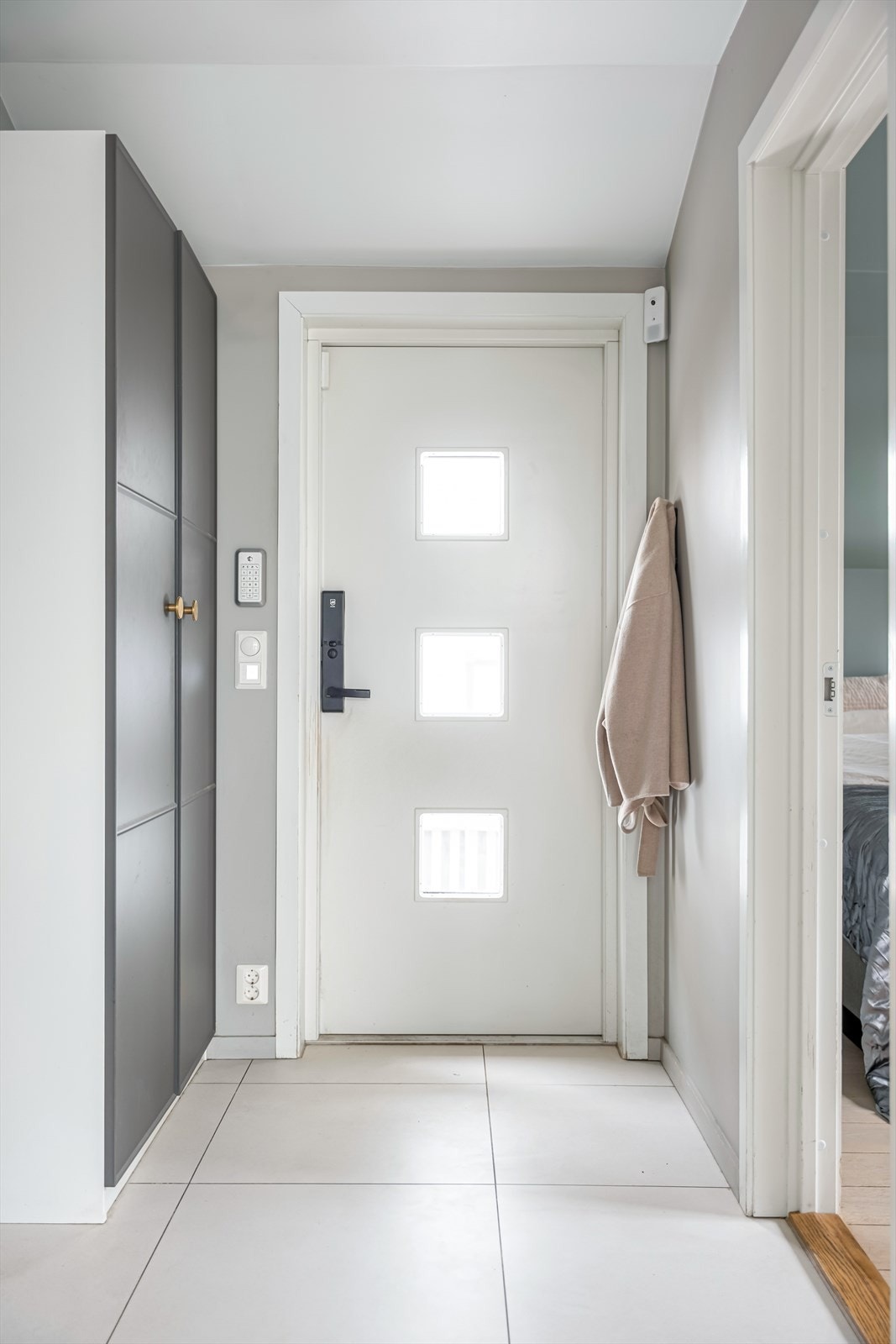 Her er det god plass til oppheng av ytterklær. Galleribilde