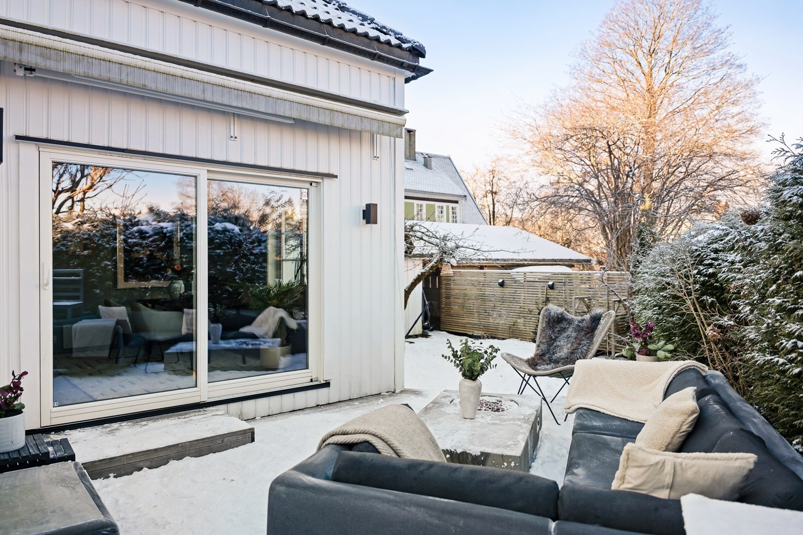 De usjenerte uteplassene gir rikelig med rom for utendørs hygge og sosiale sammenkomster. Galleribilde