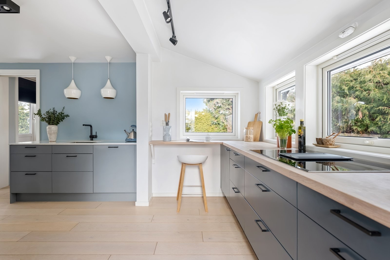 For økt sikkerhet er det installert både komfyrvakt og vannvakt på kjøkkenet. Galleribilde