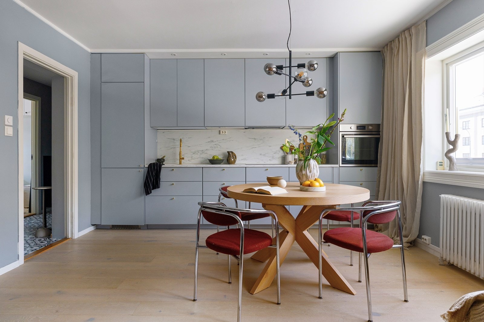 Nå har du sjansen til å sikre deg en meget fresh og moderne leilighet i et ettertraktet boligområde! Galleribilde