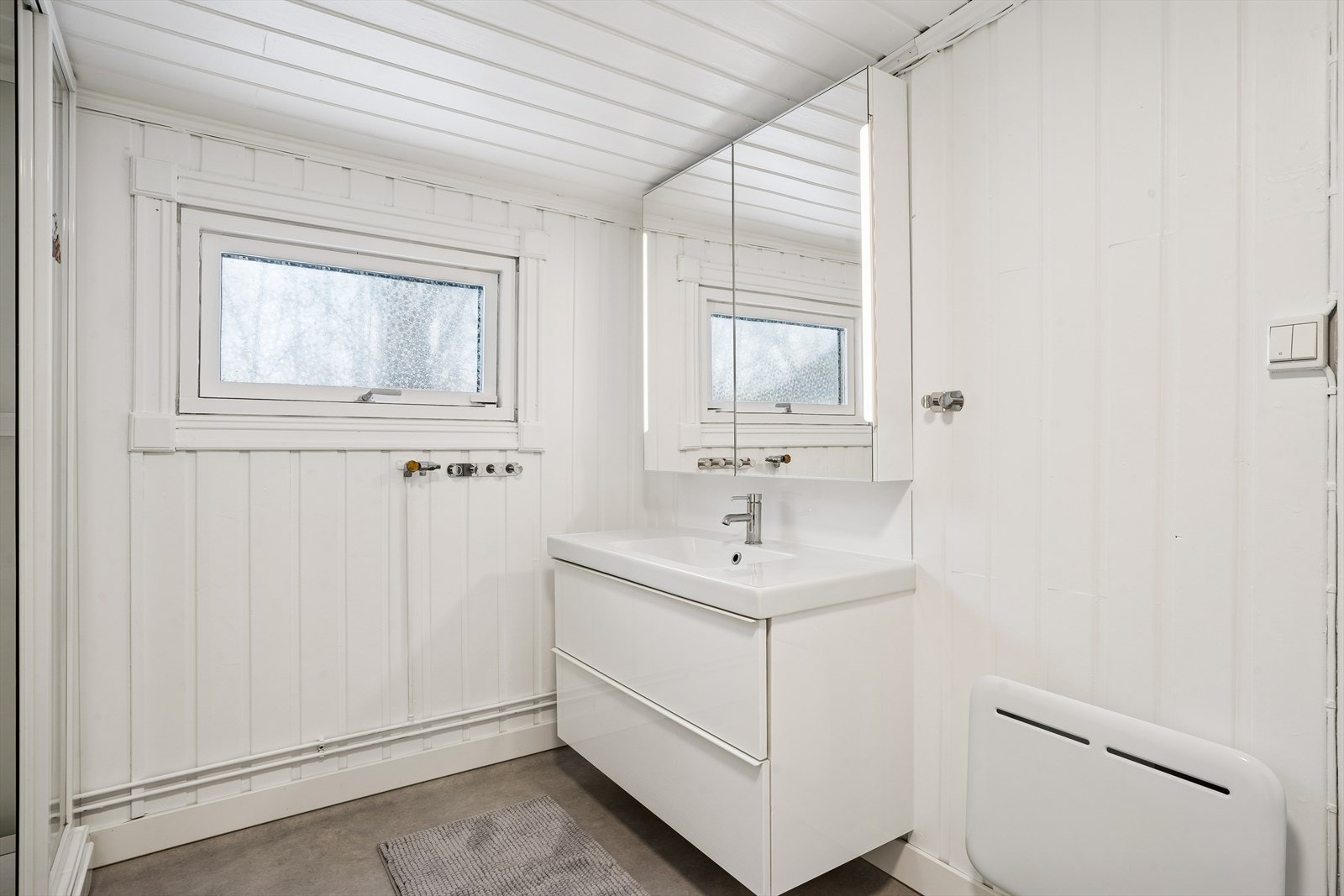 Det også nyere baderomsinnredning. Galleribilde