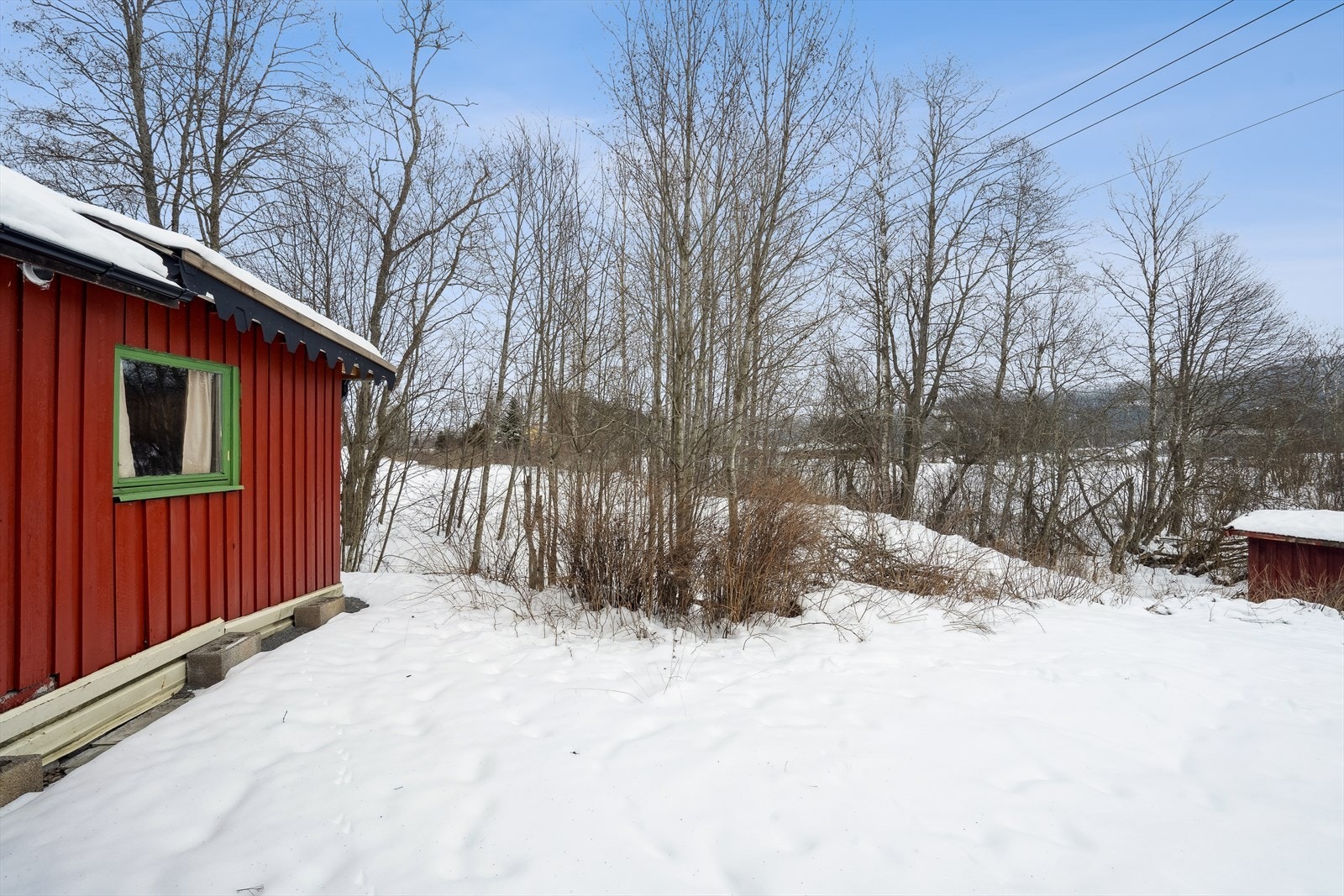 Eiendommen er beliggende i landlige omgivelser med nærhet til flotte tur- og rekreasjonsområder. Galleribilde