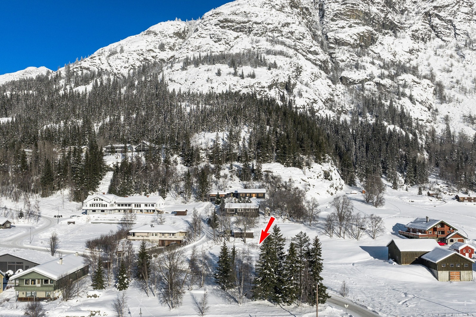 Flott beliggenhet på solsiden, øst for Trøim (Hemsedal sentrum) Galleribilde