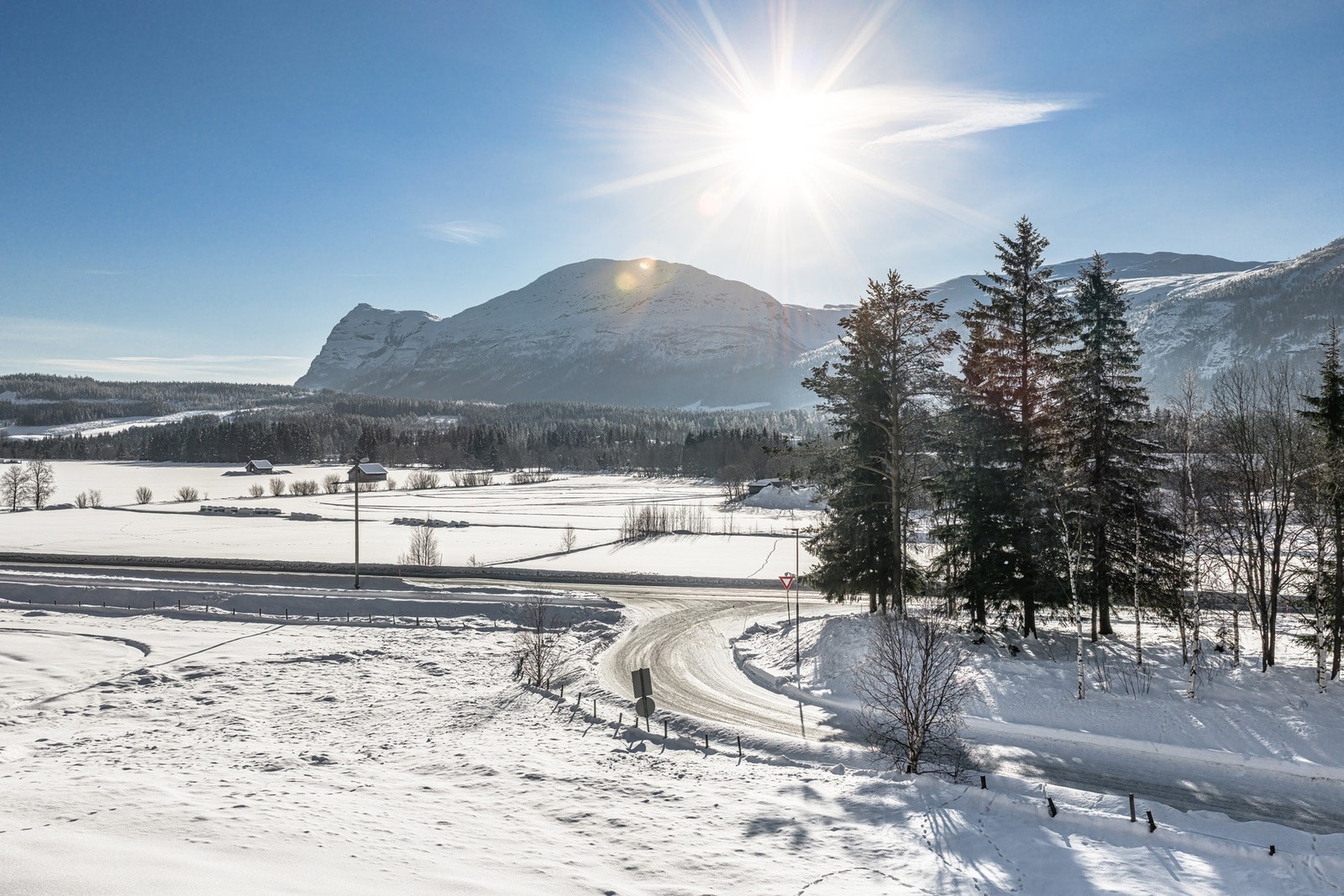 Nydelig utsikt mot Storehorn og Veslehorn. Galleribilde