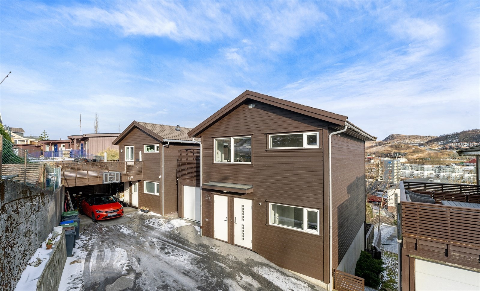 Lettstelt enebolig med sentral plassering. Galleribilde