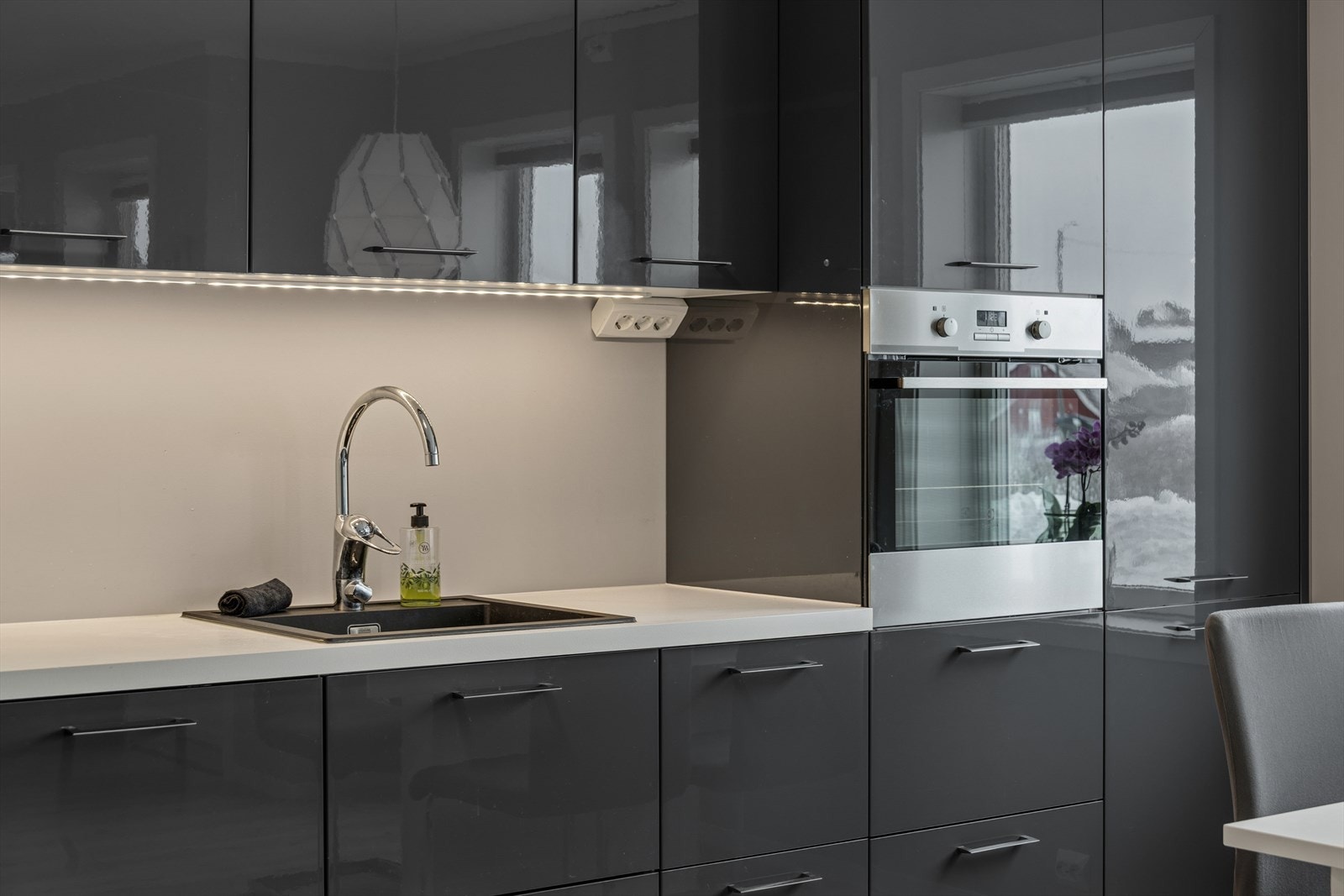 Vedr. hvitevarer se pkt. "løsøre og tilbehør" i salgsoppgaven. Galleribilde