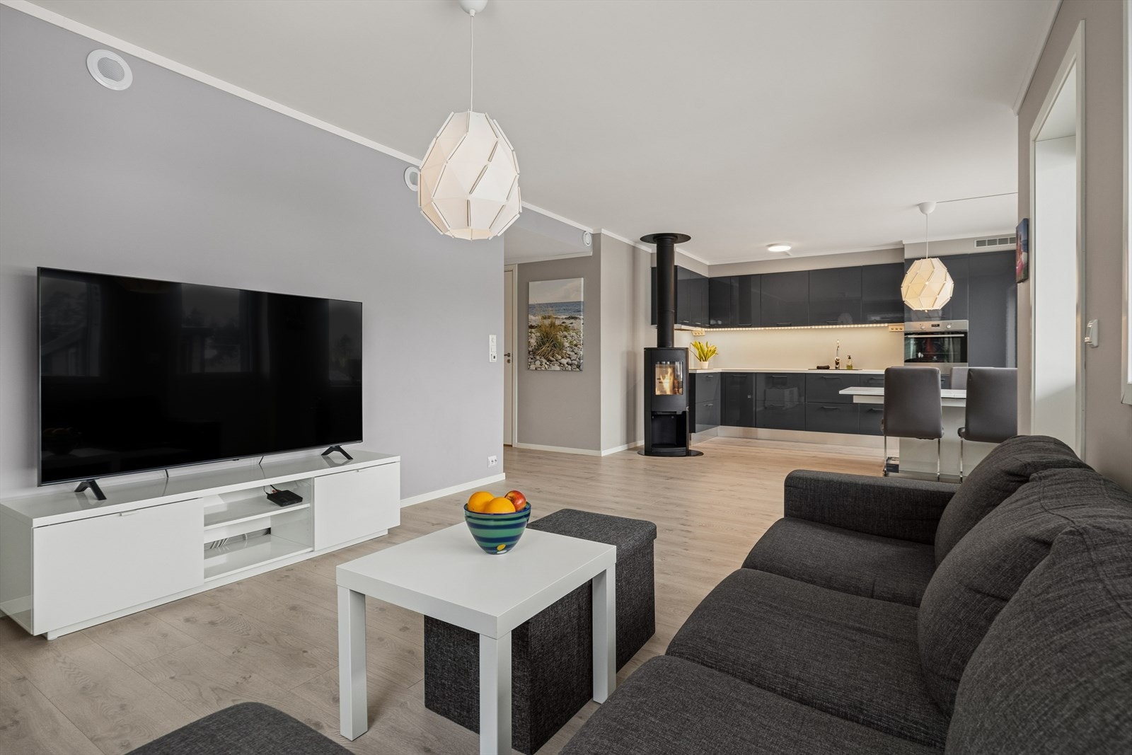 Leiligheten har en svært arealeffektiv og god planløsning med et internt bruksareal på 82 m². Galleribilde