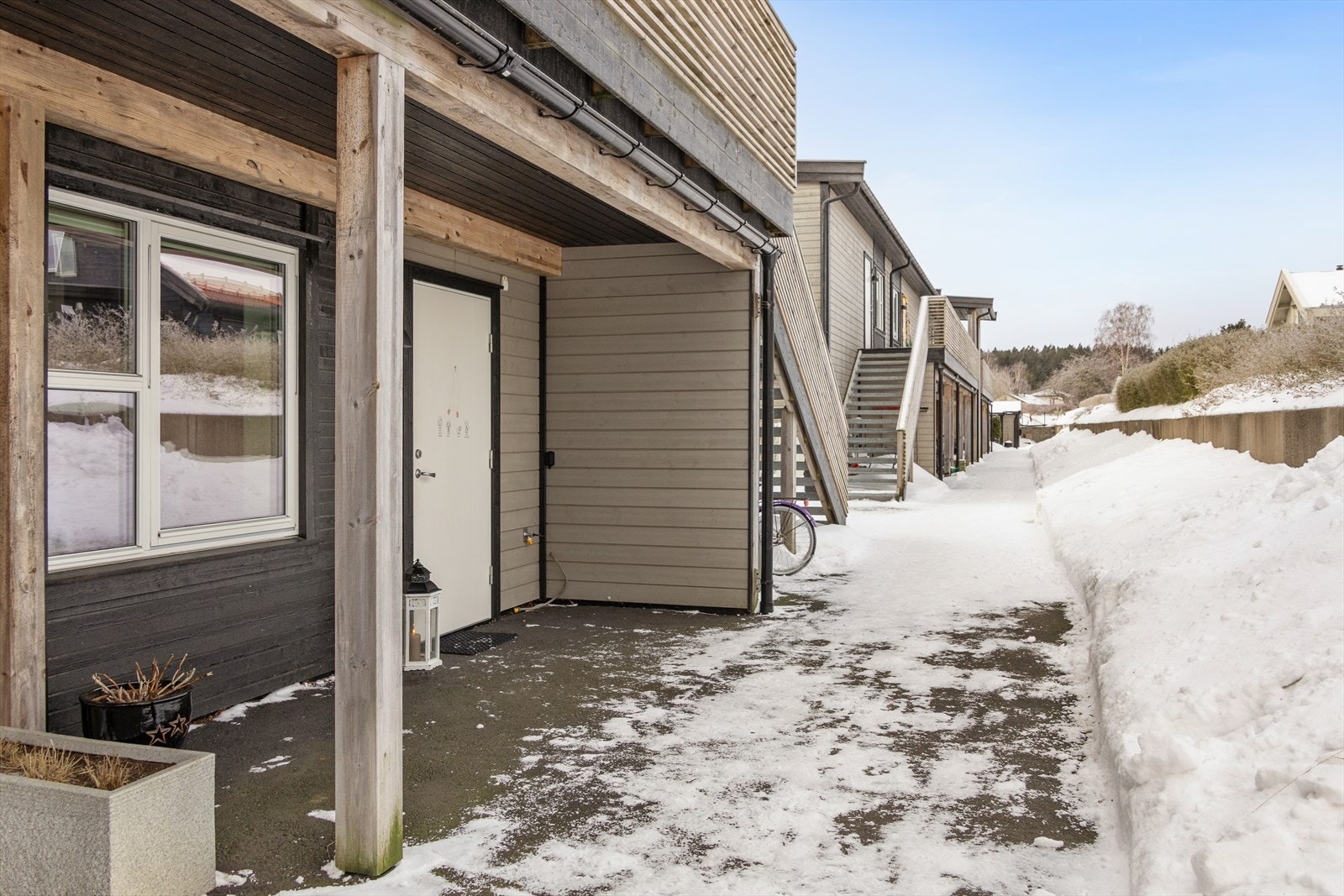 Overbygd inngangsparti. Galleribilde