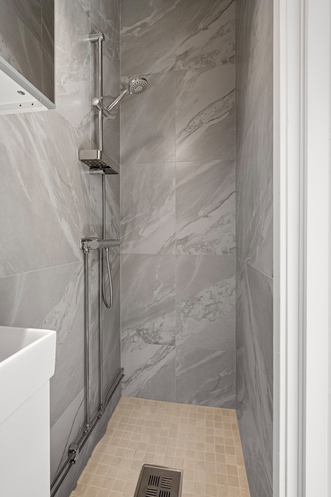 Badet har moderne innredning. Galleribilde