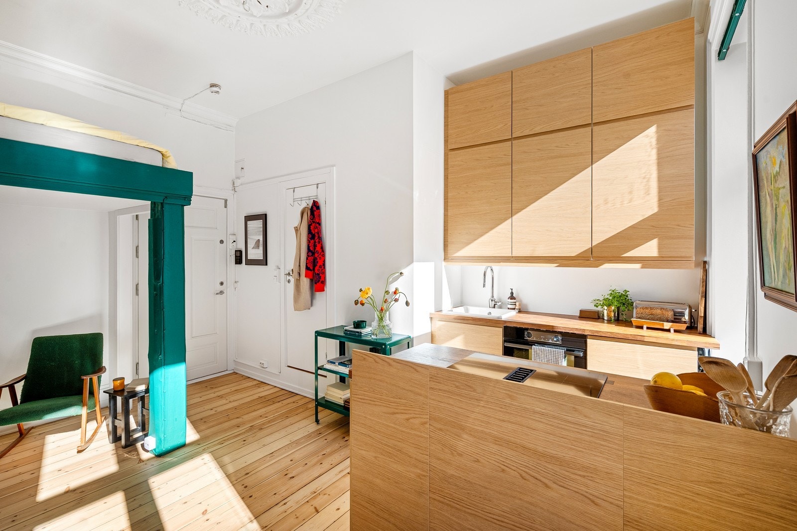 Leiligheten er lys og luftig med klassiske detaljer og god takhøyde. Galleribilde