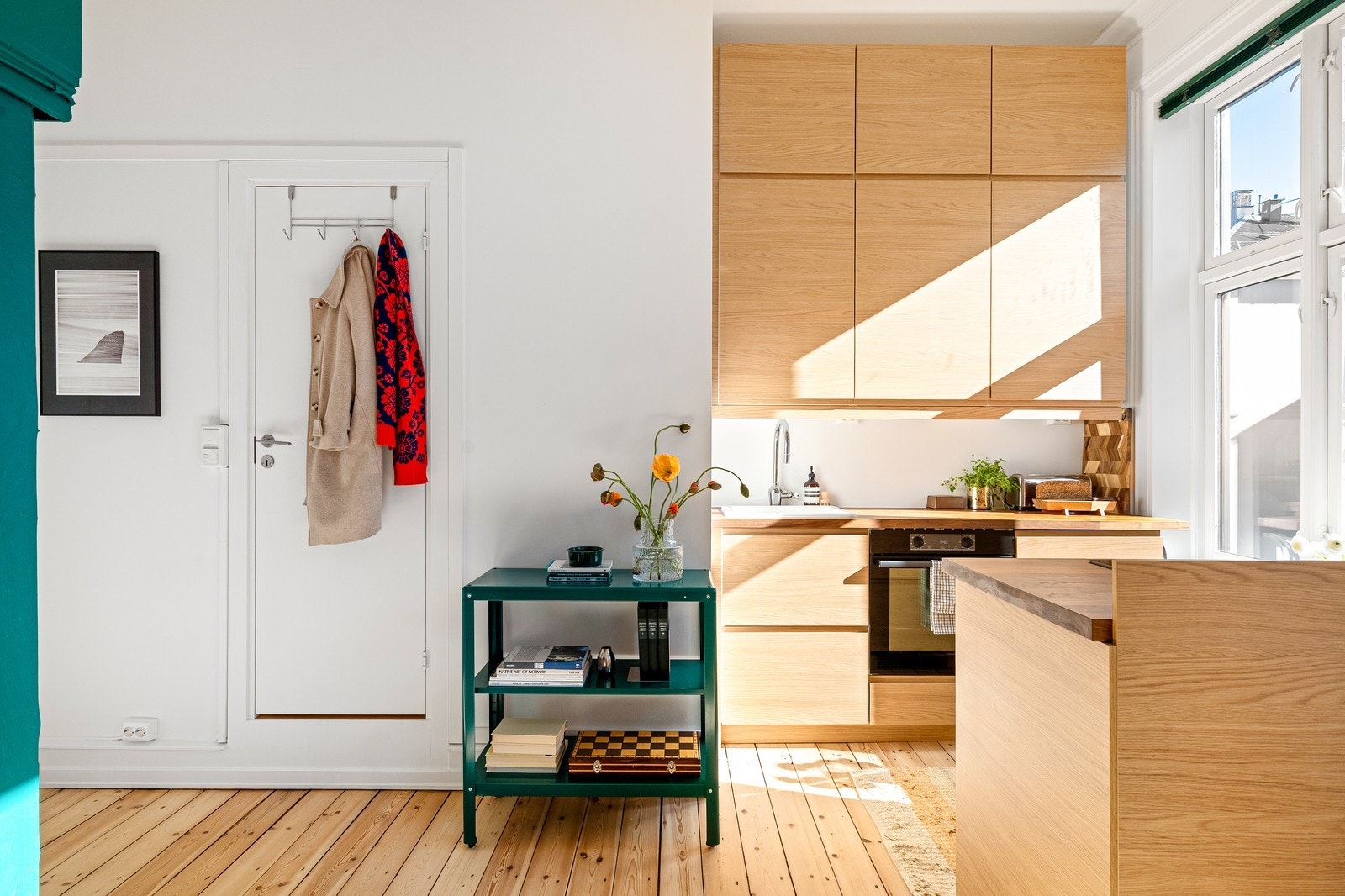 Nyoppusset kjøkken (2024/2025) med integrerte hvitevarer. Galleribilde