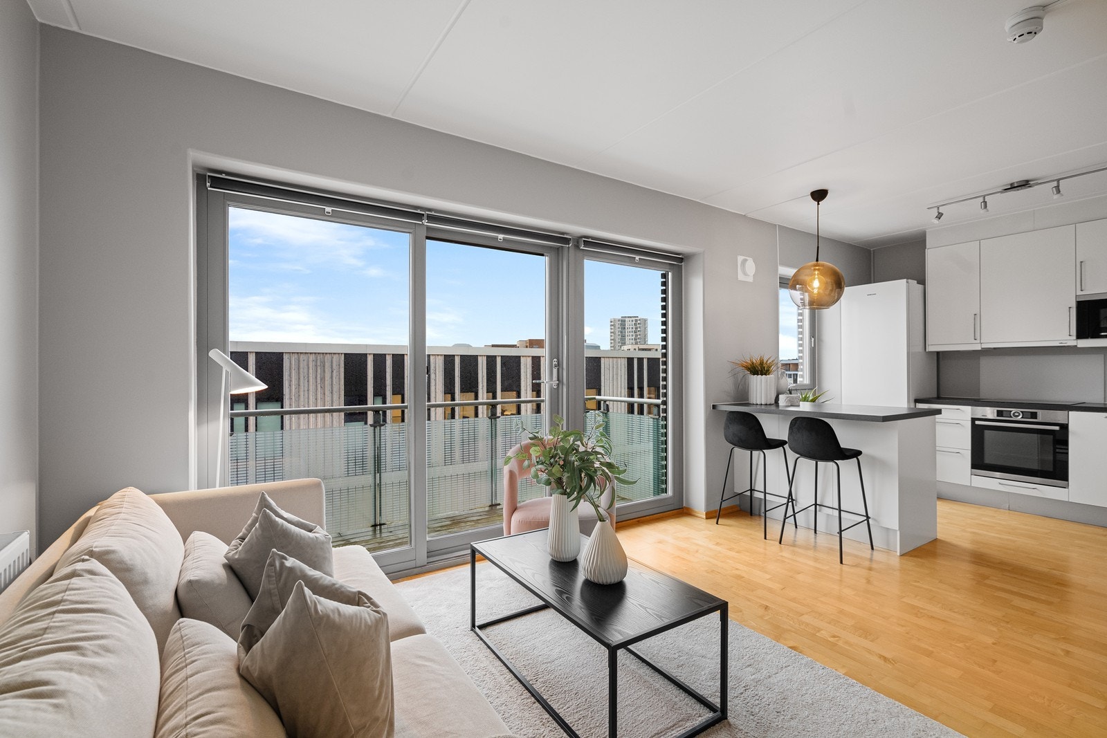 Utsnitt stue/ kjøkken Galleribilde