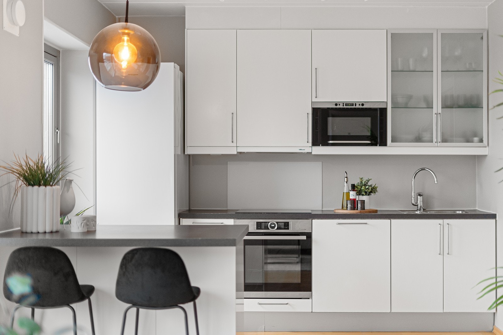 Tilbaketrukket og praktisk kjøkkenløsning Galleribilde