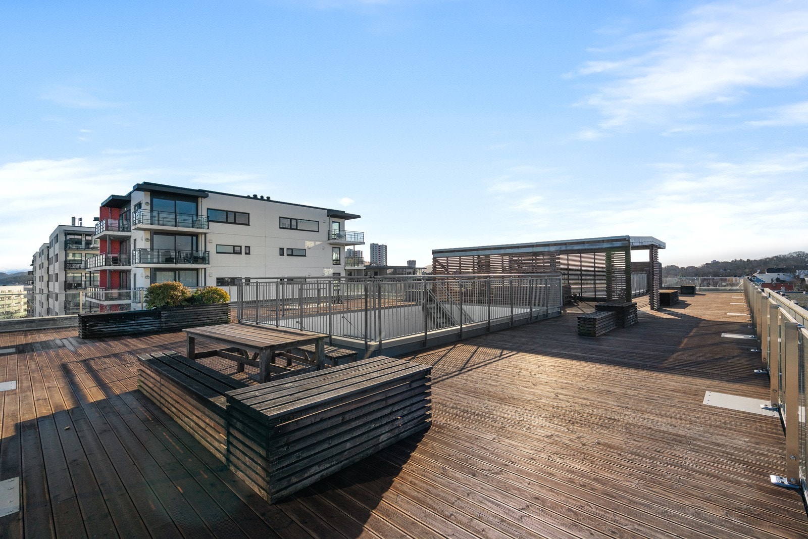 Takterrassen byr på flere soner Galleribilde