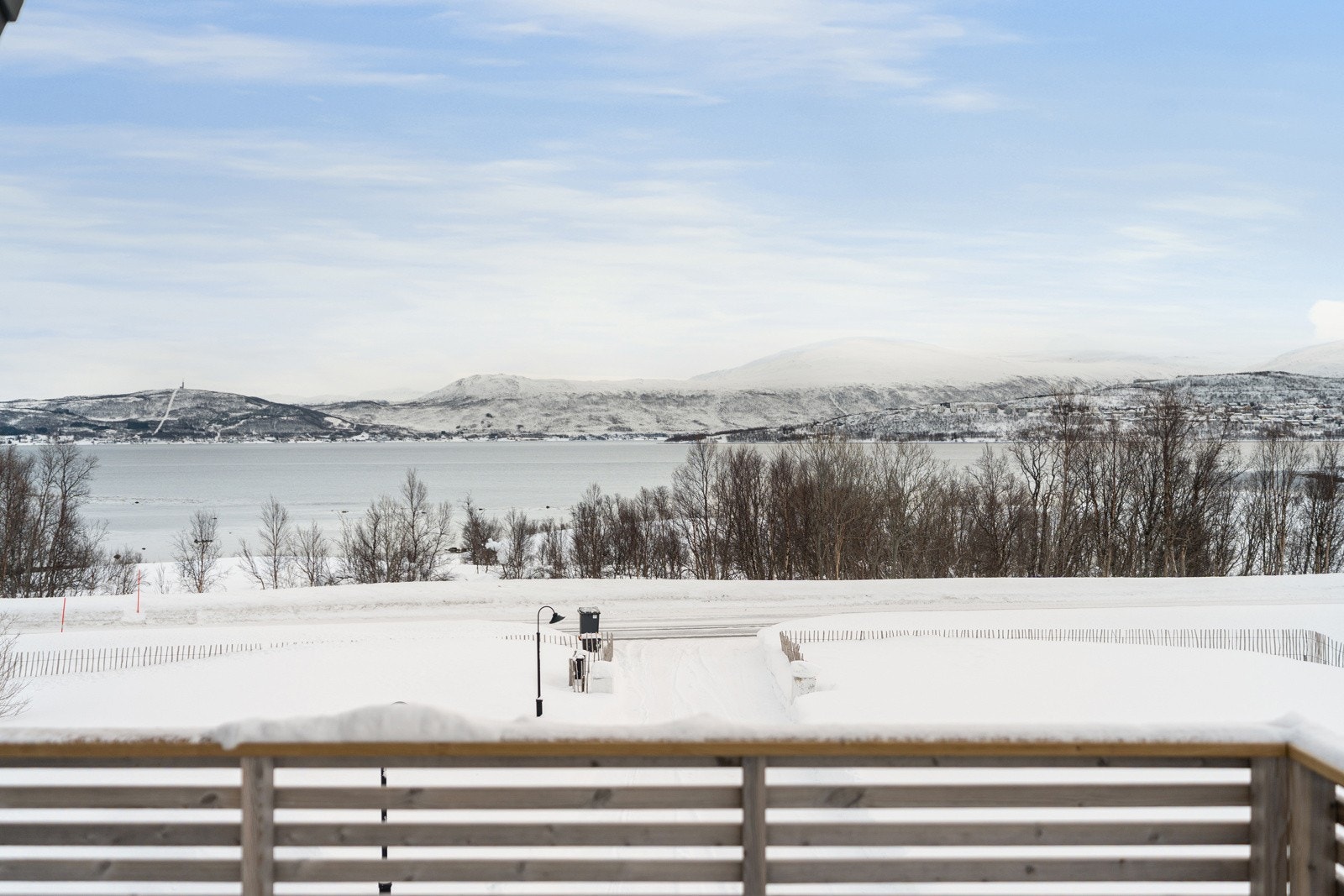 Boligen ligger landlig til, kun 10 minutter kjøring fra Jekta.