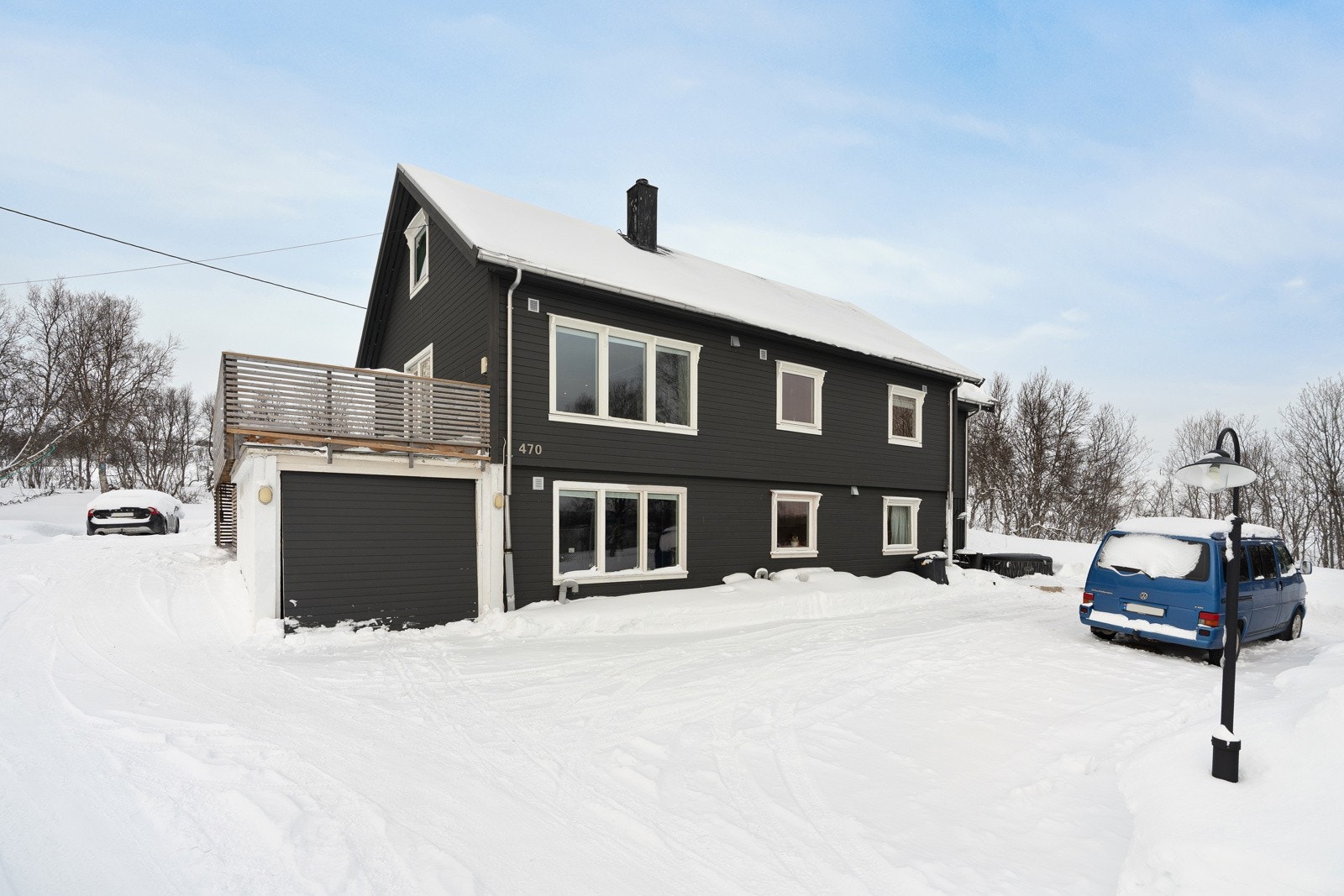 Med umiddelbar nærhet til både sjø og fjell ligger alt til rette for et aktivt friluftsliv året rundt.