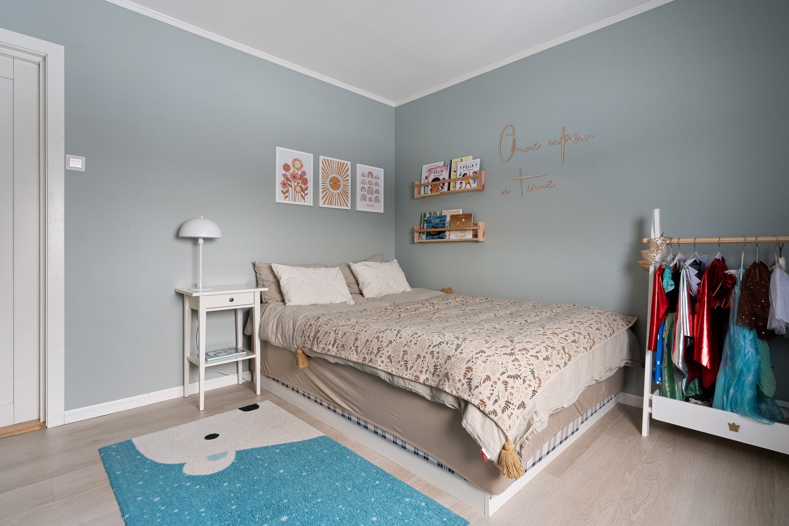 Soverom 1.etasje av god størrelse.