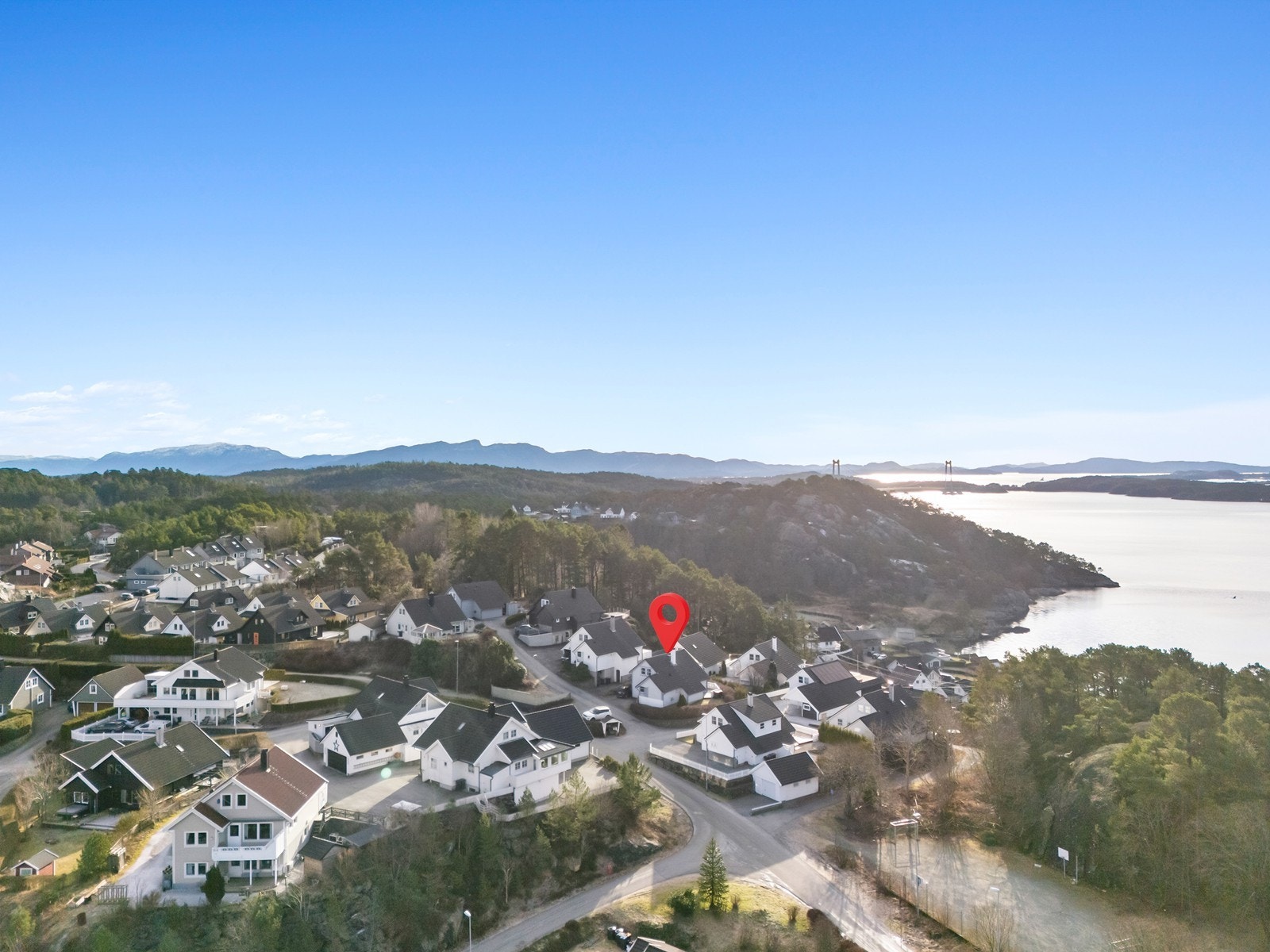 Fra boligen er det kort gangavstand til barneskole og barnehage. Galleribilde