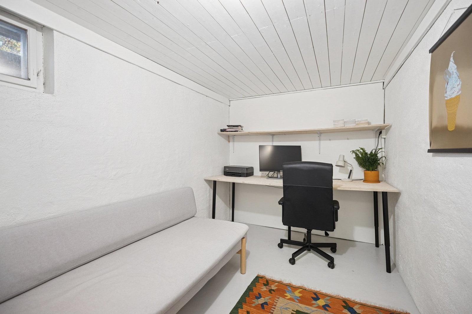 Stille og romslig kontor gjemt vekk fra resten av huset. (Ikke godkjent/omsøkt til varig opphold) Galleribilde