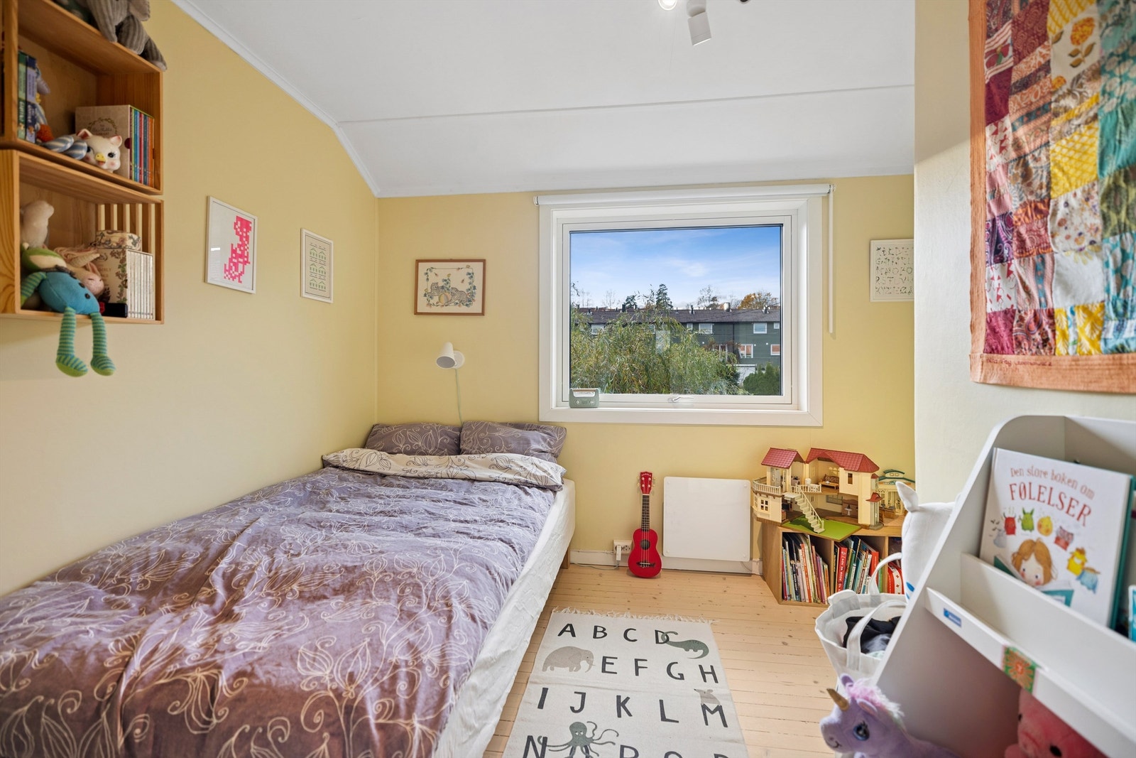 Soverom 3 - Rikelig med lysinnslipp og god gulvplass skaper rom for lek og moro. Galleribilde