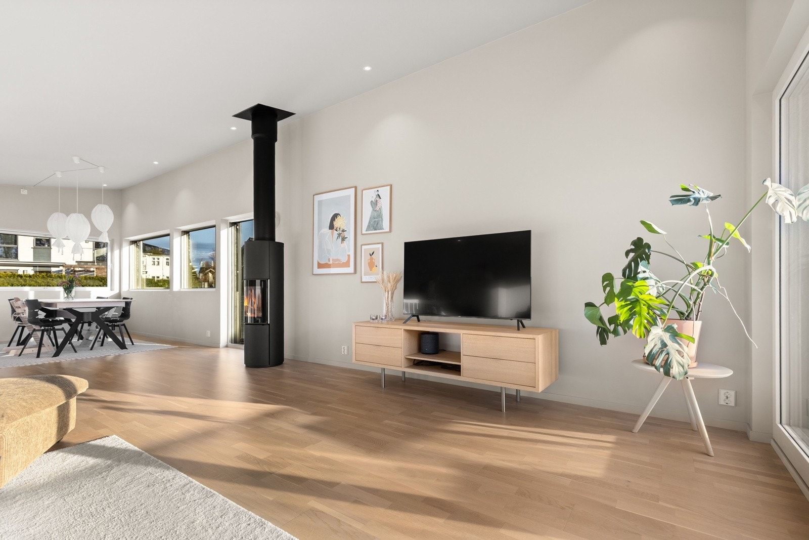 Velkommen til Nygårdsvingen 52 som ligger i i blindvei med meget lite trafikk og umiddelbar nærhet til skogen Galleribilde