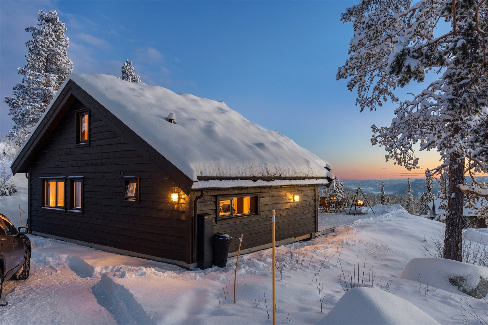 Eiendommen ligger i et naturskjønt område med nærhet til tur- og skiløyper, samt kort vei til Norefjell, Haglebu og Tempelseter skisenter. Galleribilde