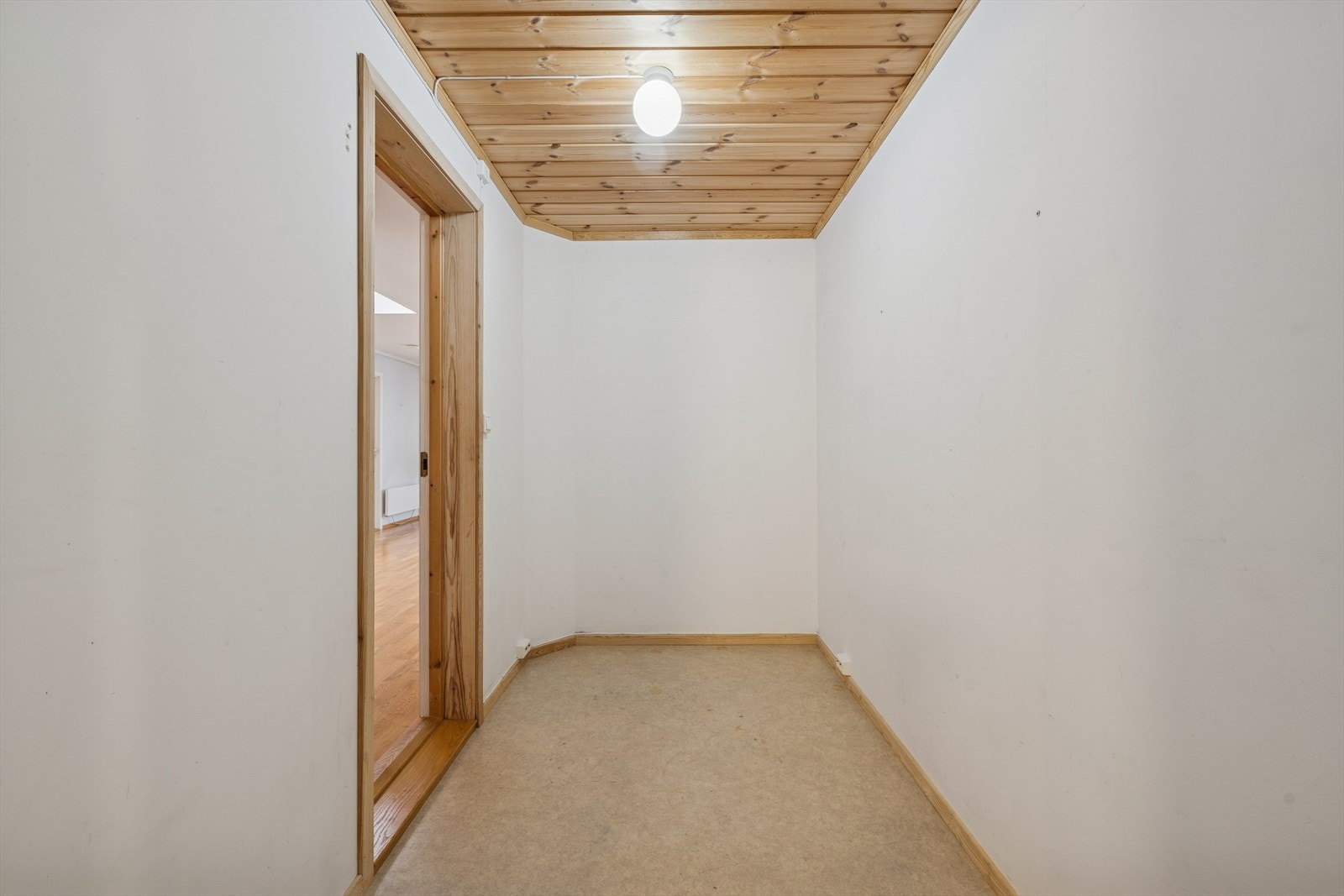 Praktisk bod på ca. 5 kvm med tilgang både fra leiligheten og via felles gang. Galleribilde