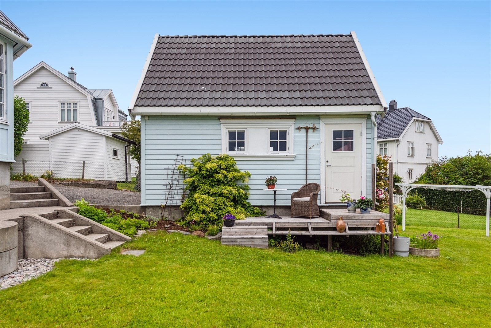 Under garasjen er det et praktisk lagringsrom i kjelleren. Galleribilde