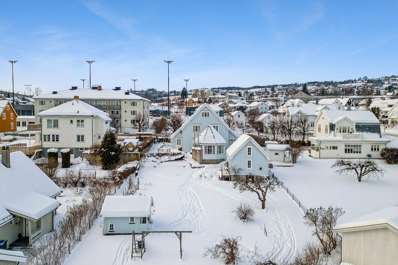 Gjøvik Stadion ligger kun fire minutters gange unna, med tilbud for fotball og friidrett. Galleribilde