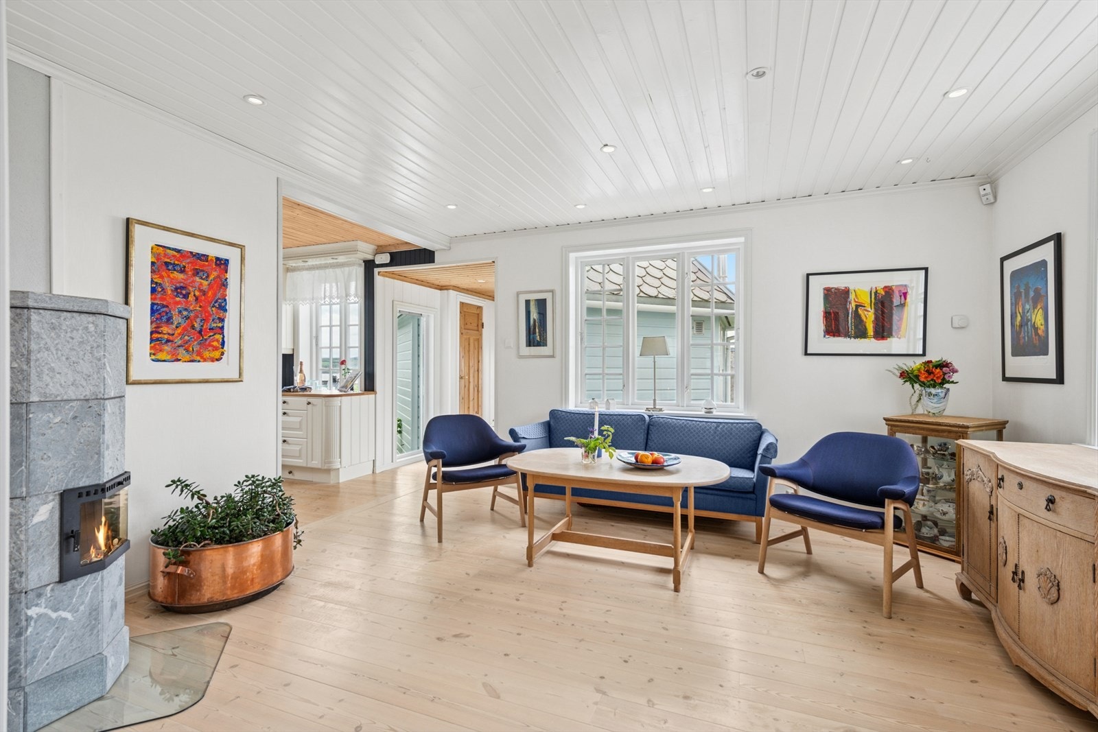 Gulvene i stuene ble fornyet i 2010 med vannbåren gulvvarme for god komfort. Galleribilde