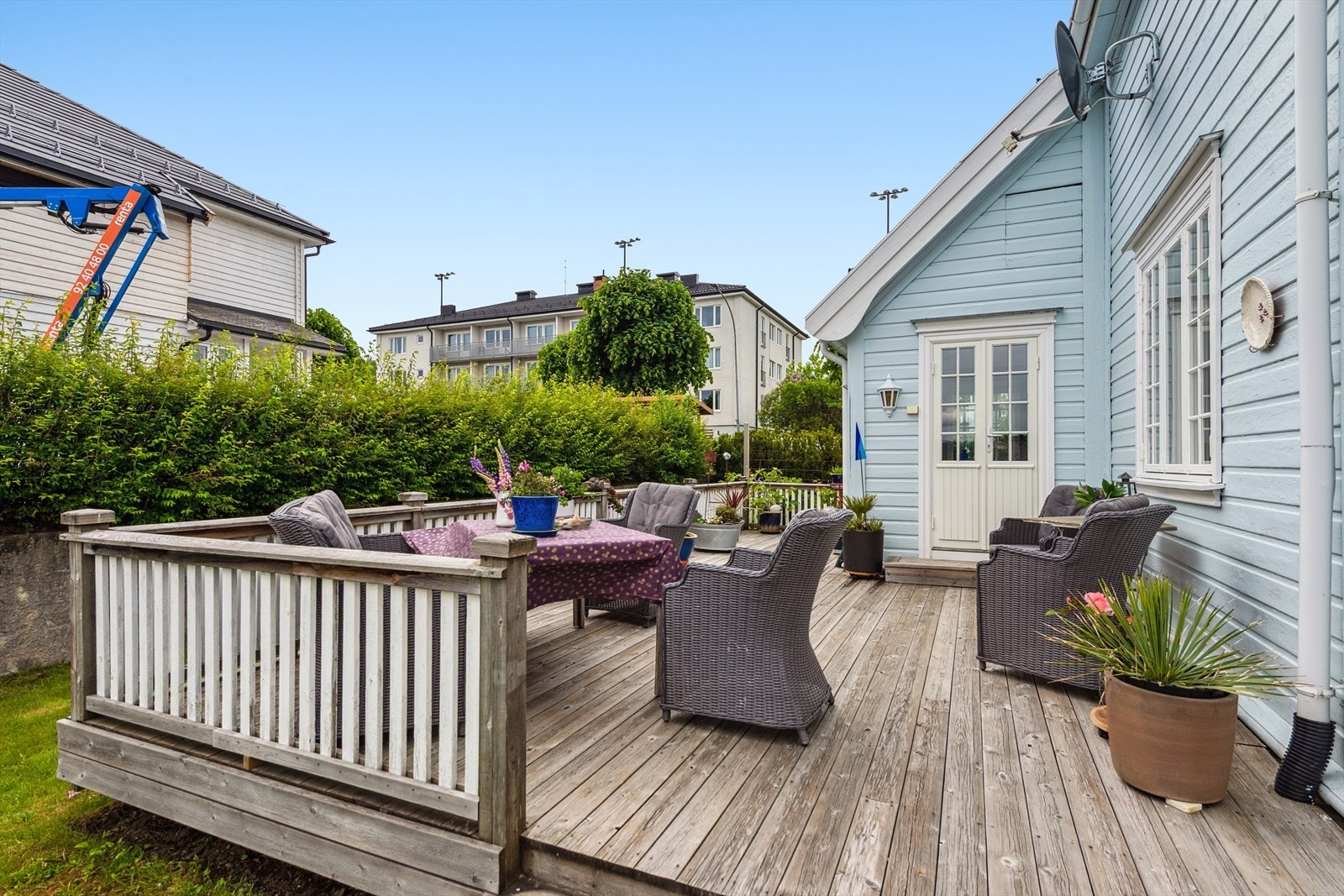 Terrassen er fundamentert direkte på grunn og har adkomst fra stuen. Galleribilde