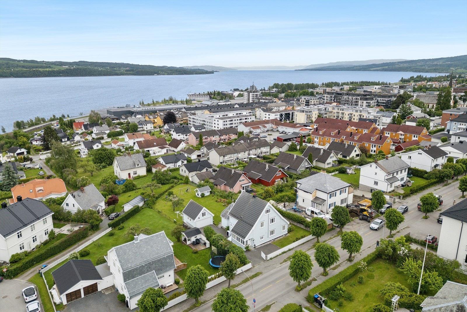 Fra eiendommen er det kort vei til sentrum og turområdene langs Mjøsa. Galleribilde