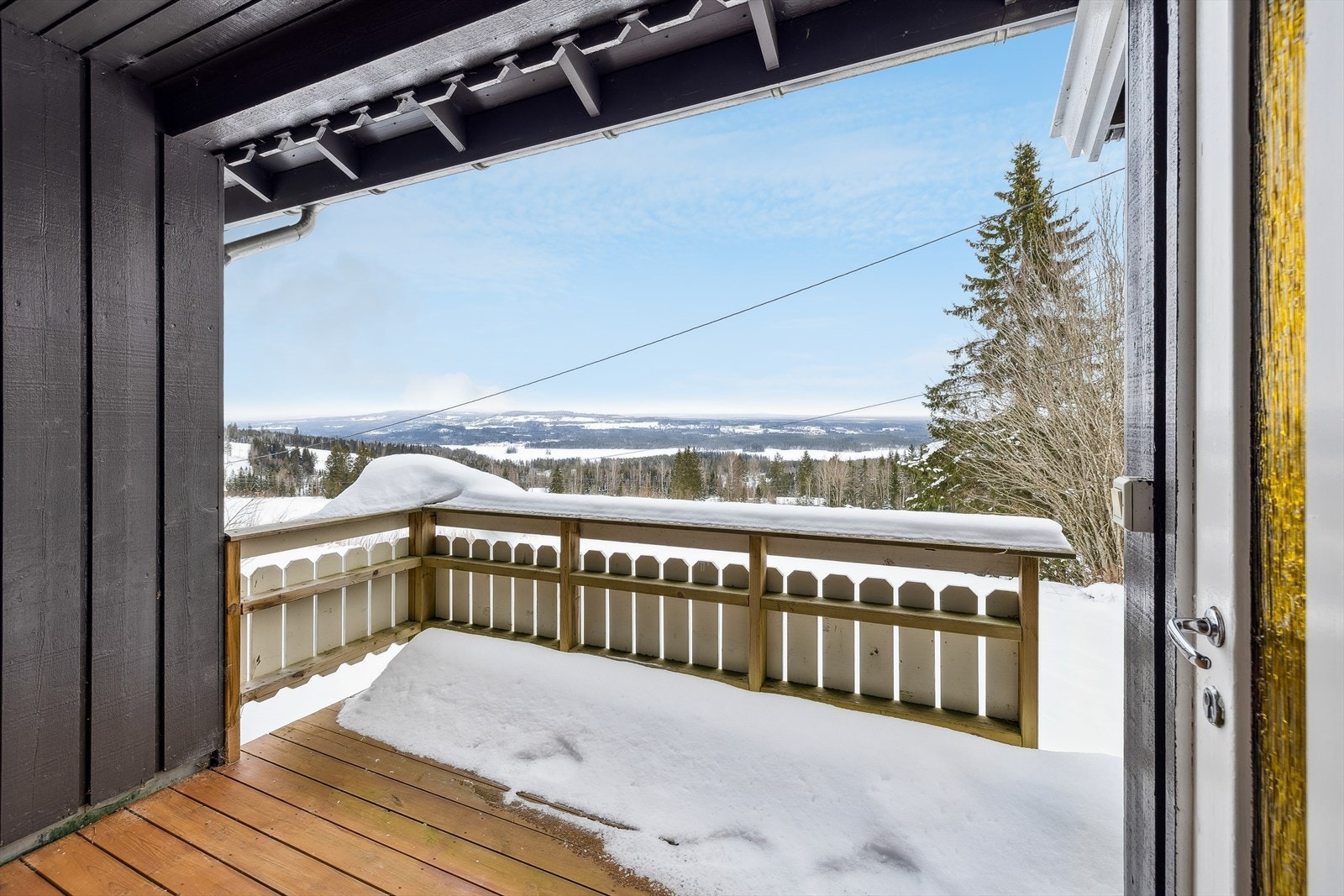 Fra terrassen kan du nyte stillheten og den landlige roen. Galleribilde