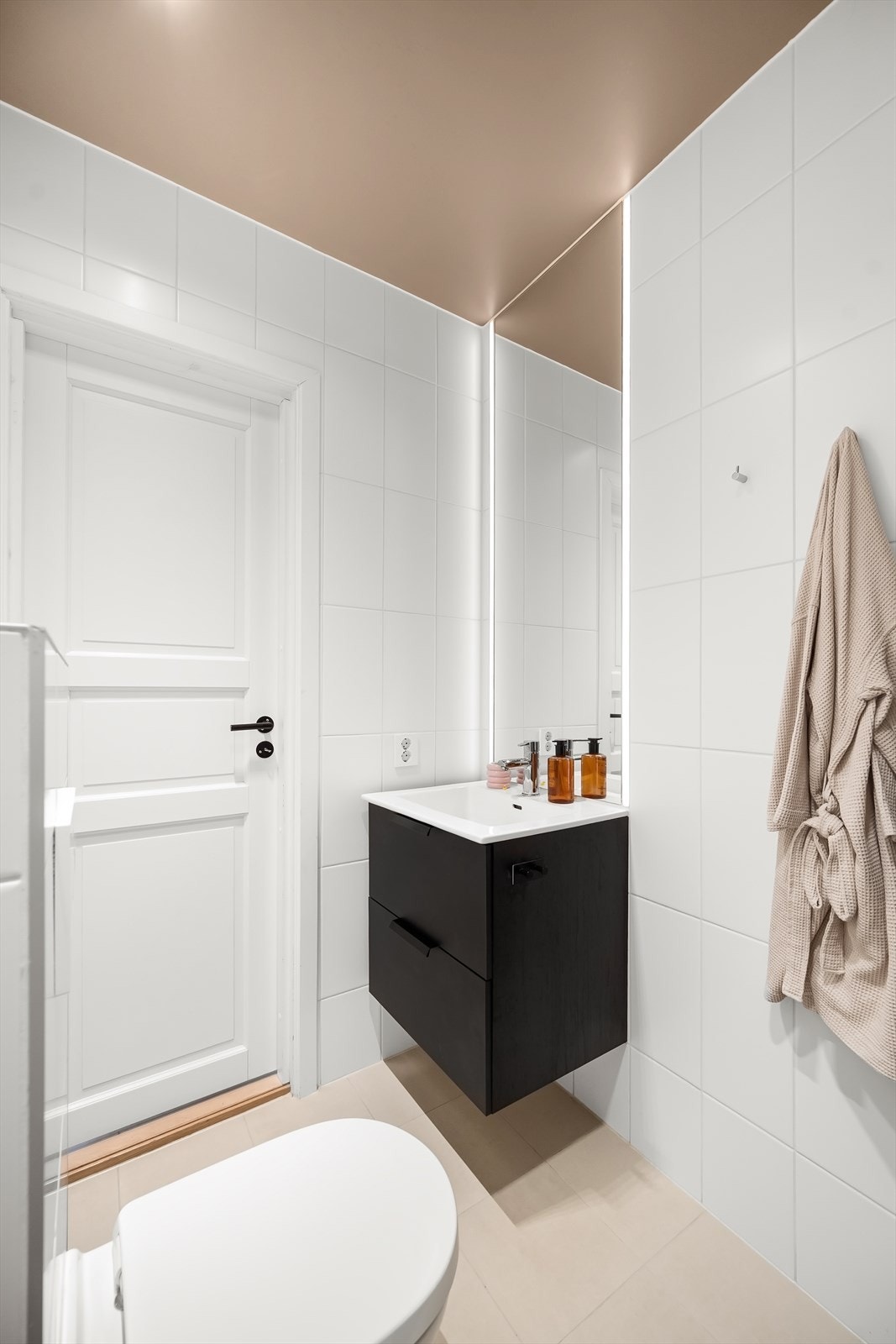 Moderne og smakfullt utført bad Galleribilde