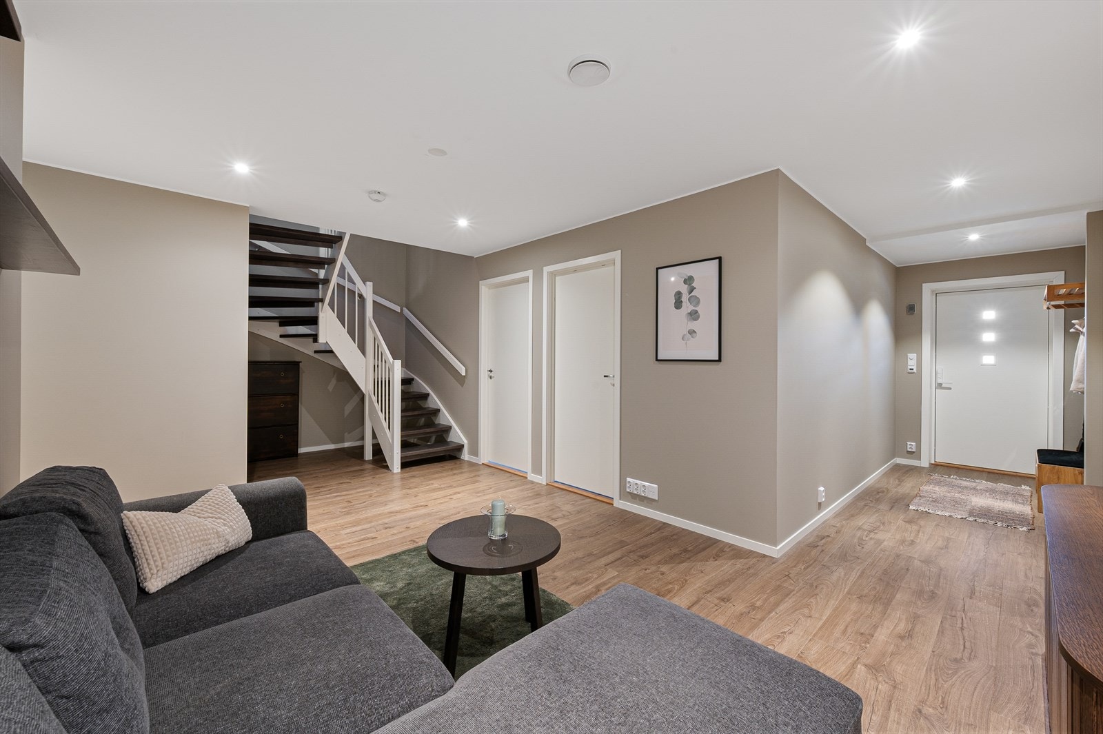 Vi beveger oss ned i 1. etasje. Galleribilde