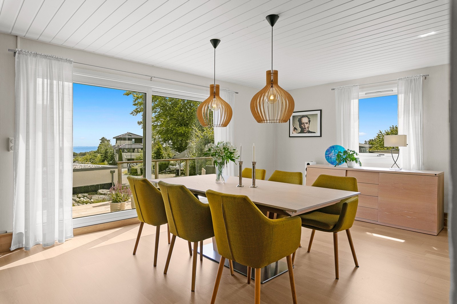 Velkommen inn! Spisestue med flott utsikt Galleribilde