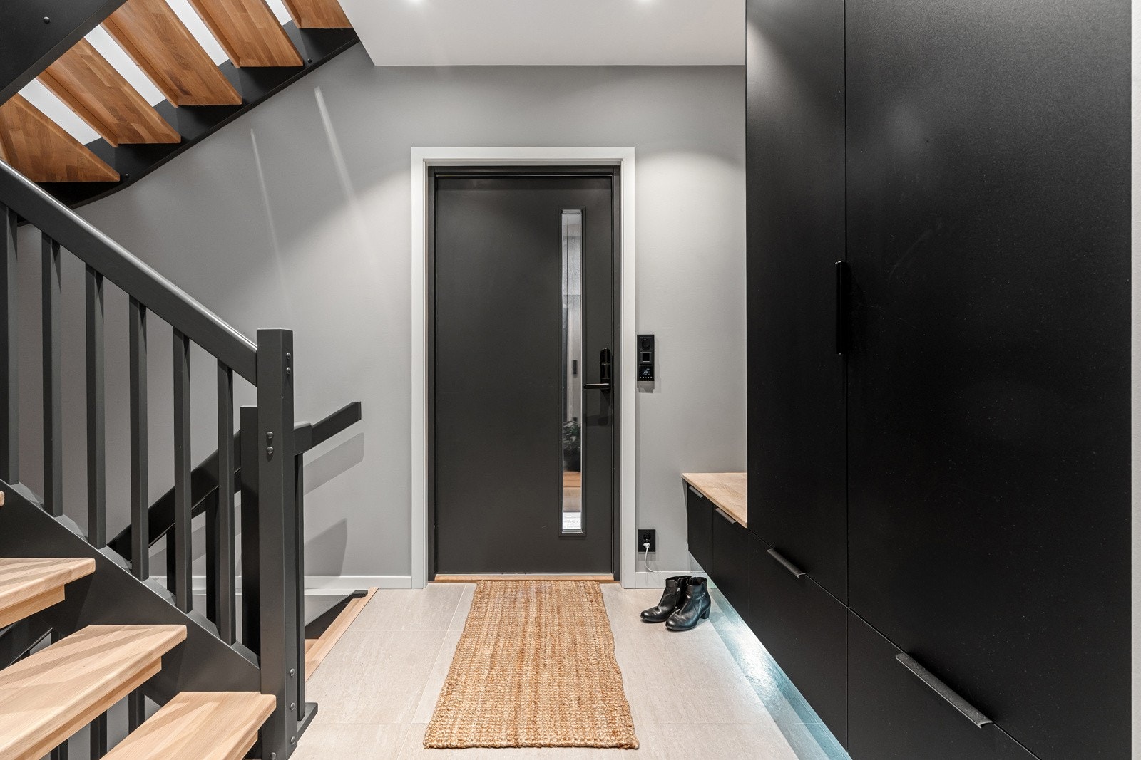 Her er det etablert gode garderobeløsninger.